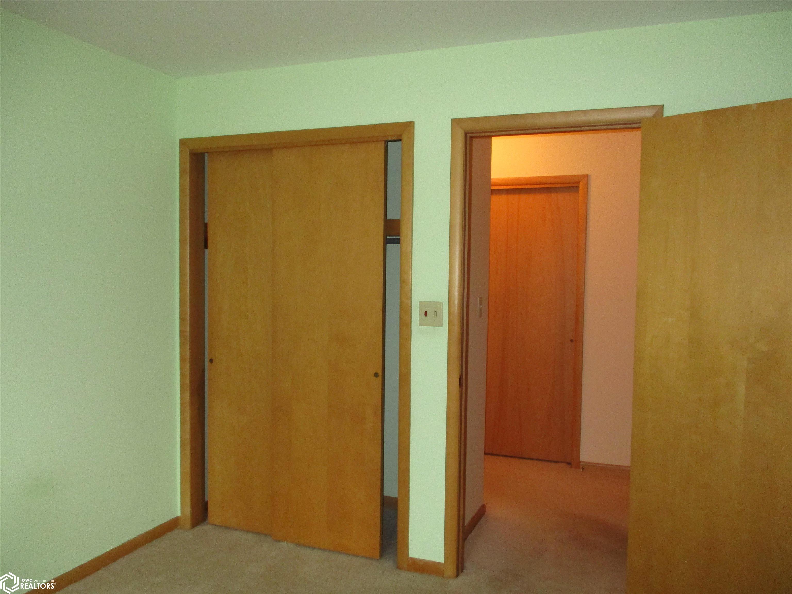 833 S Park Ave, Centerville, Iowa image 24