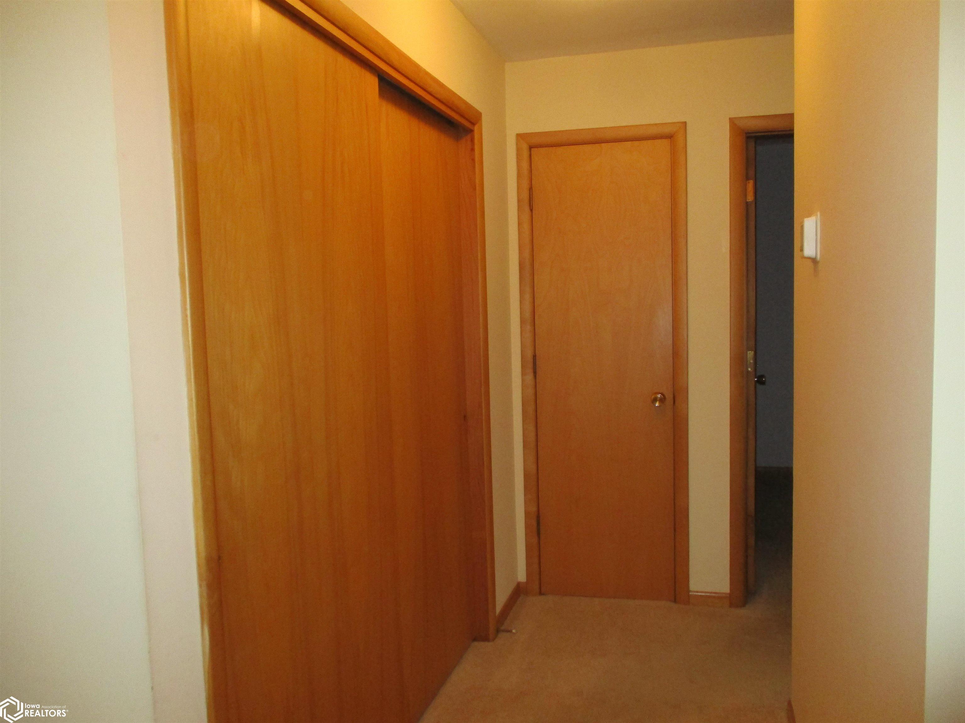833 S Park Ave, Centerville, Iowa image 28