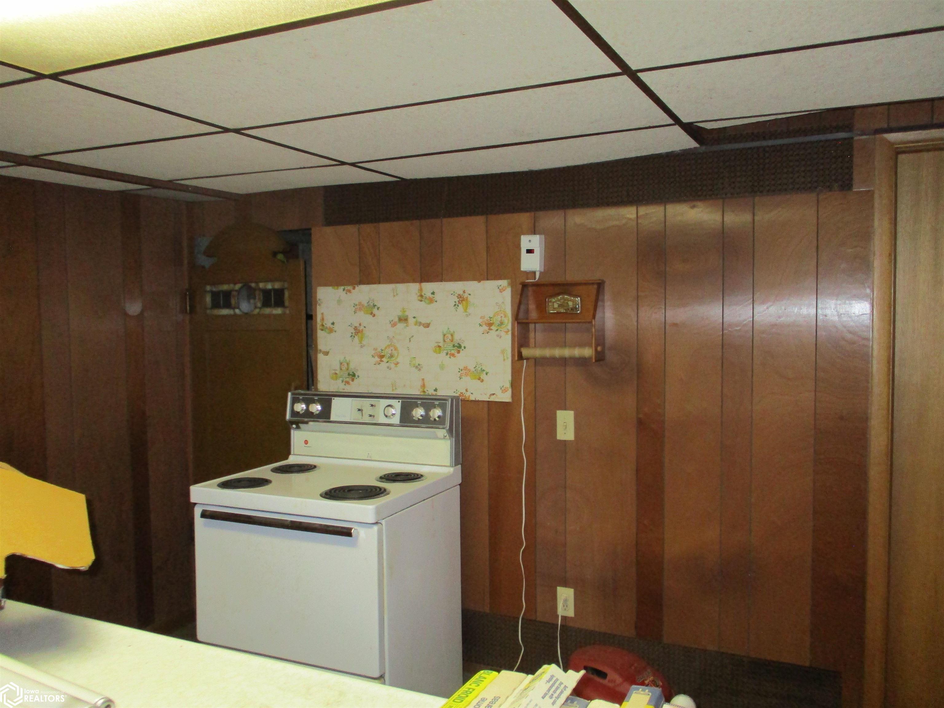833 S Park Ave, Centerville, Iowa image 32