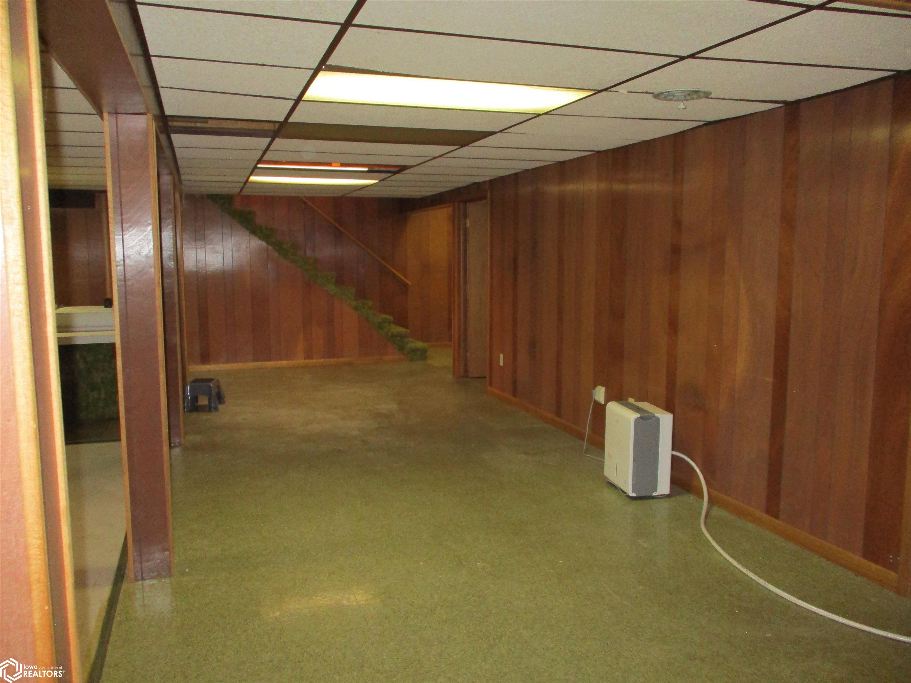 833 S Park Ave, Centerville, Iowa image 38