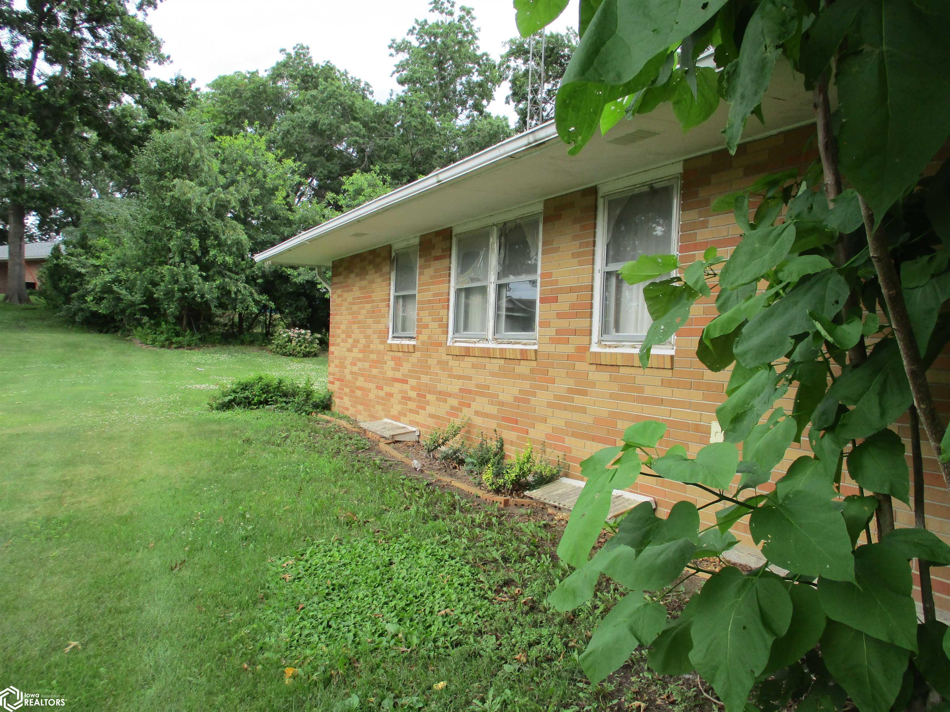 833 S Park Ave, Centerville, Iowa image 49