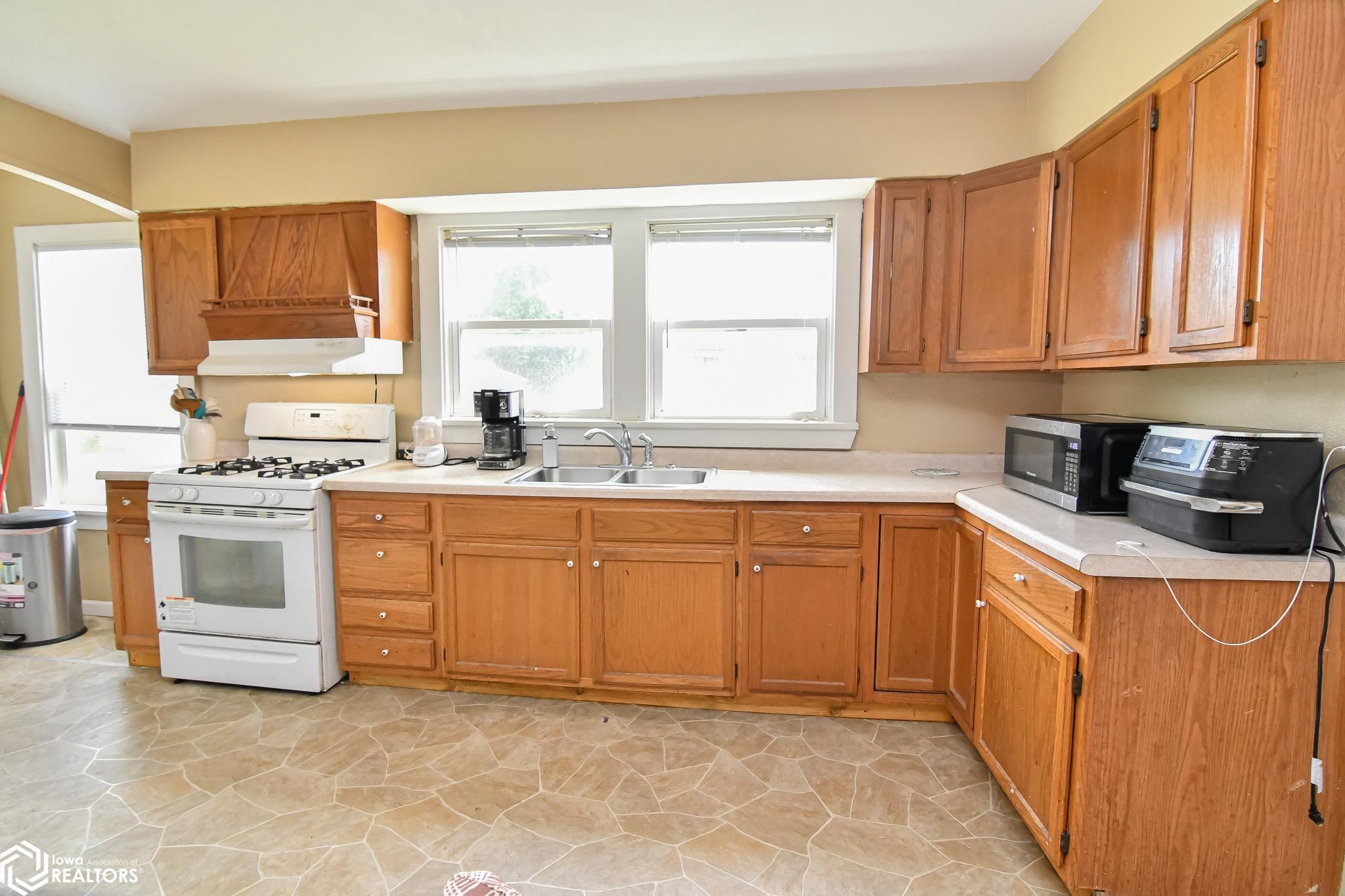 1016 E Anson Street, Marshalltown, Iowa image 12