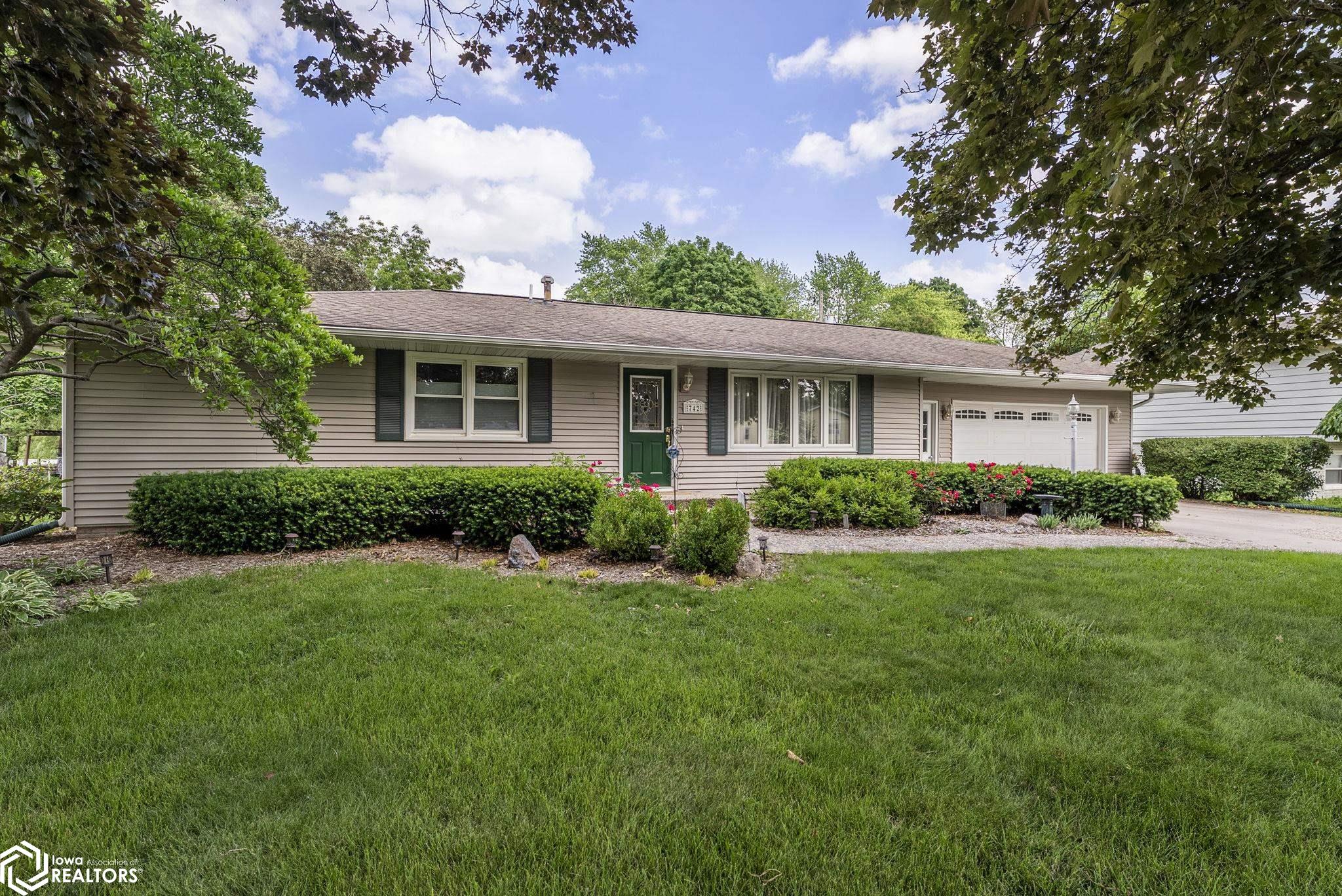 742 S 10th Avenue, Washington, Iowa image 2