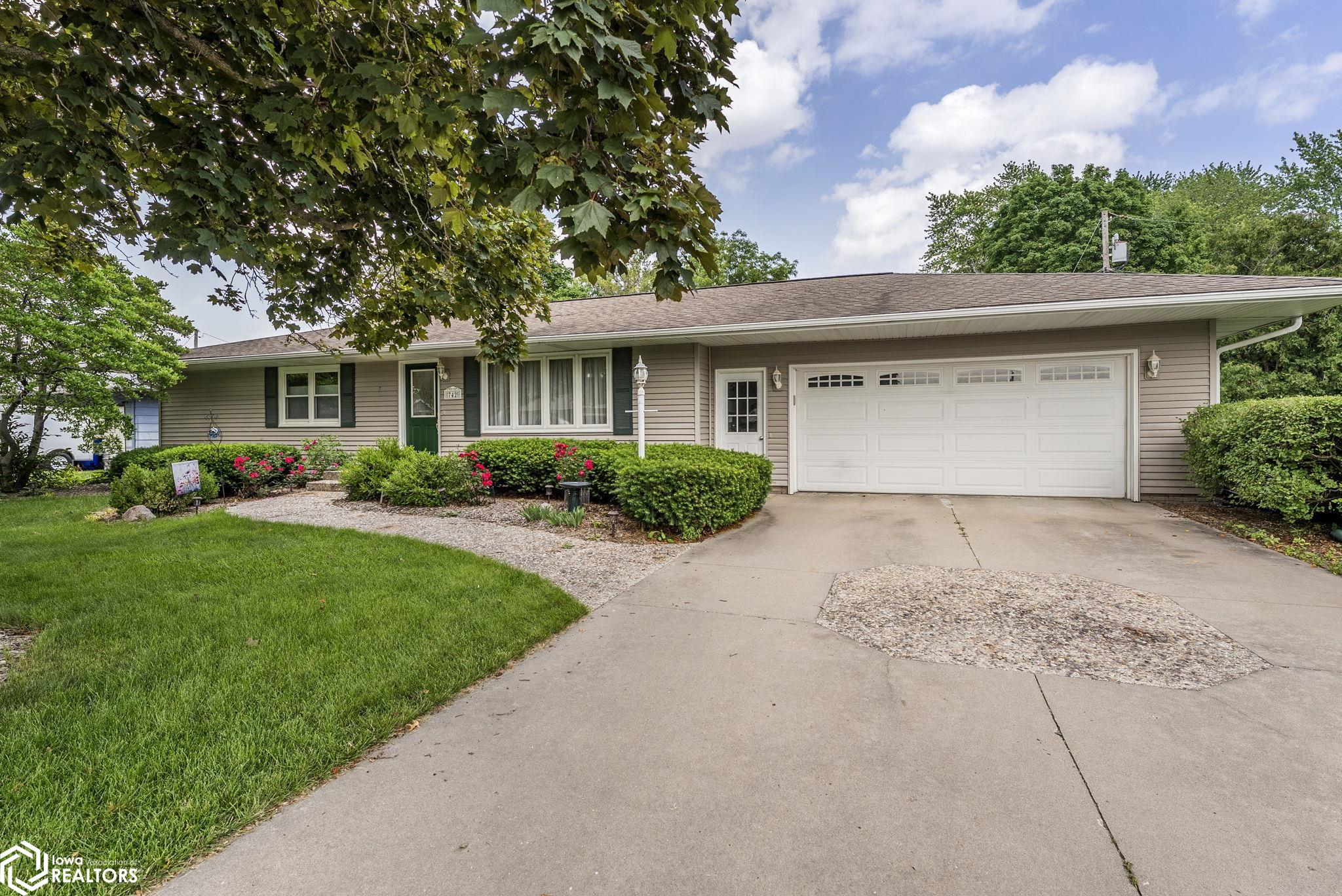 742 S 10th Avenue, Washington, Iowa image 3
