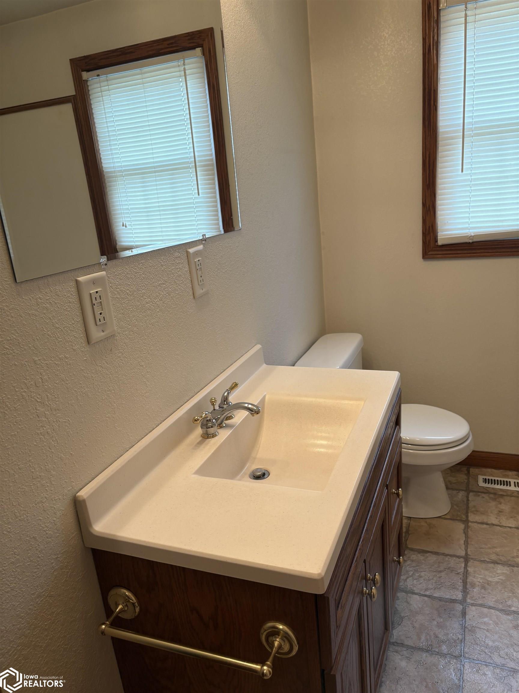 213 Lynwood Avenue, Ottumwa, Iowa image 18