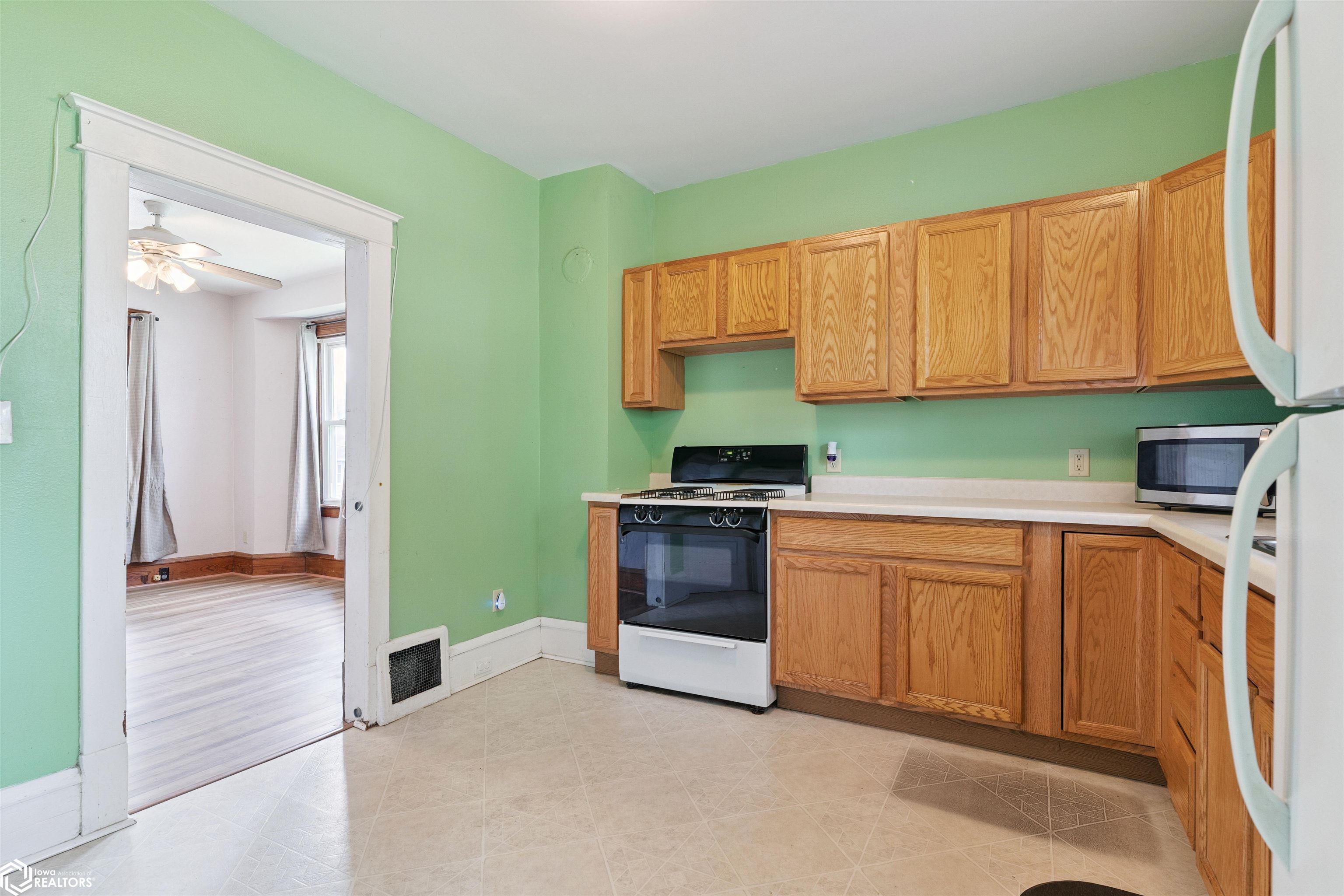 419 S Marshall Street, Burlington, Iowa image 11