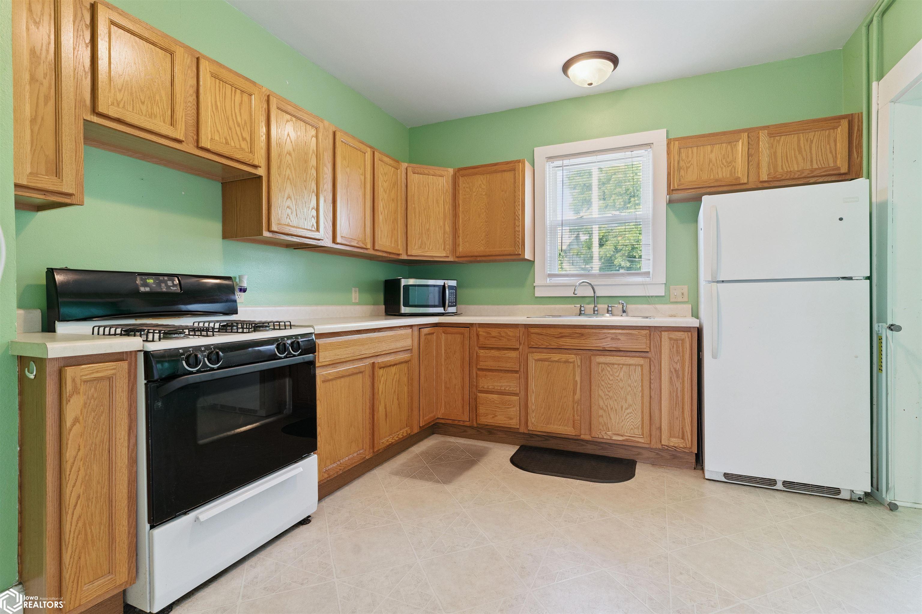 419 S Marshall Street, Burlington, Iowa image 10