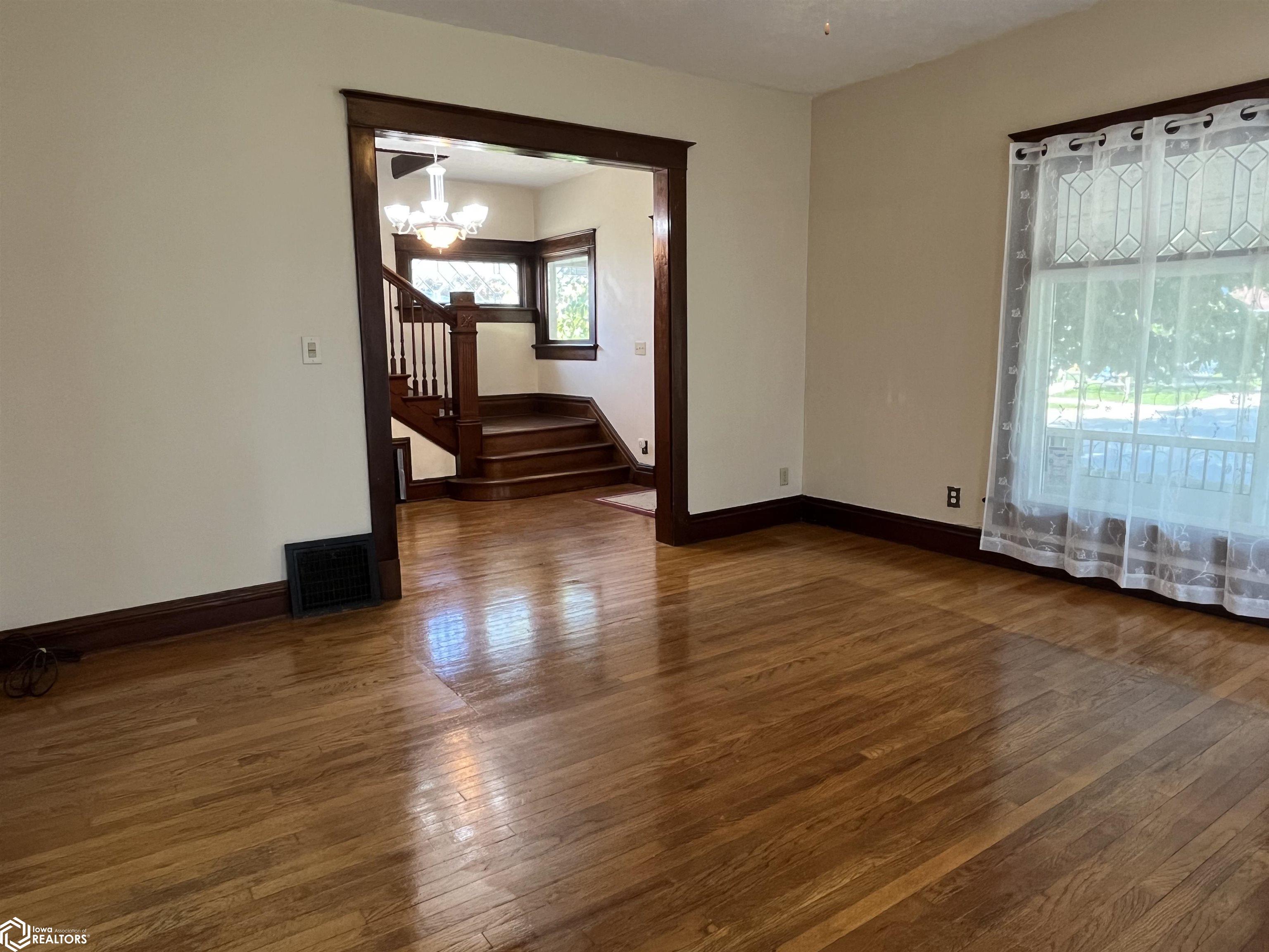 325 S Main Street, Albia, Iowa image 8