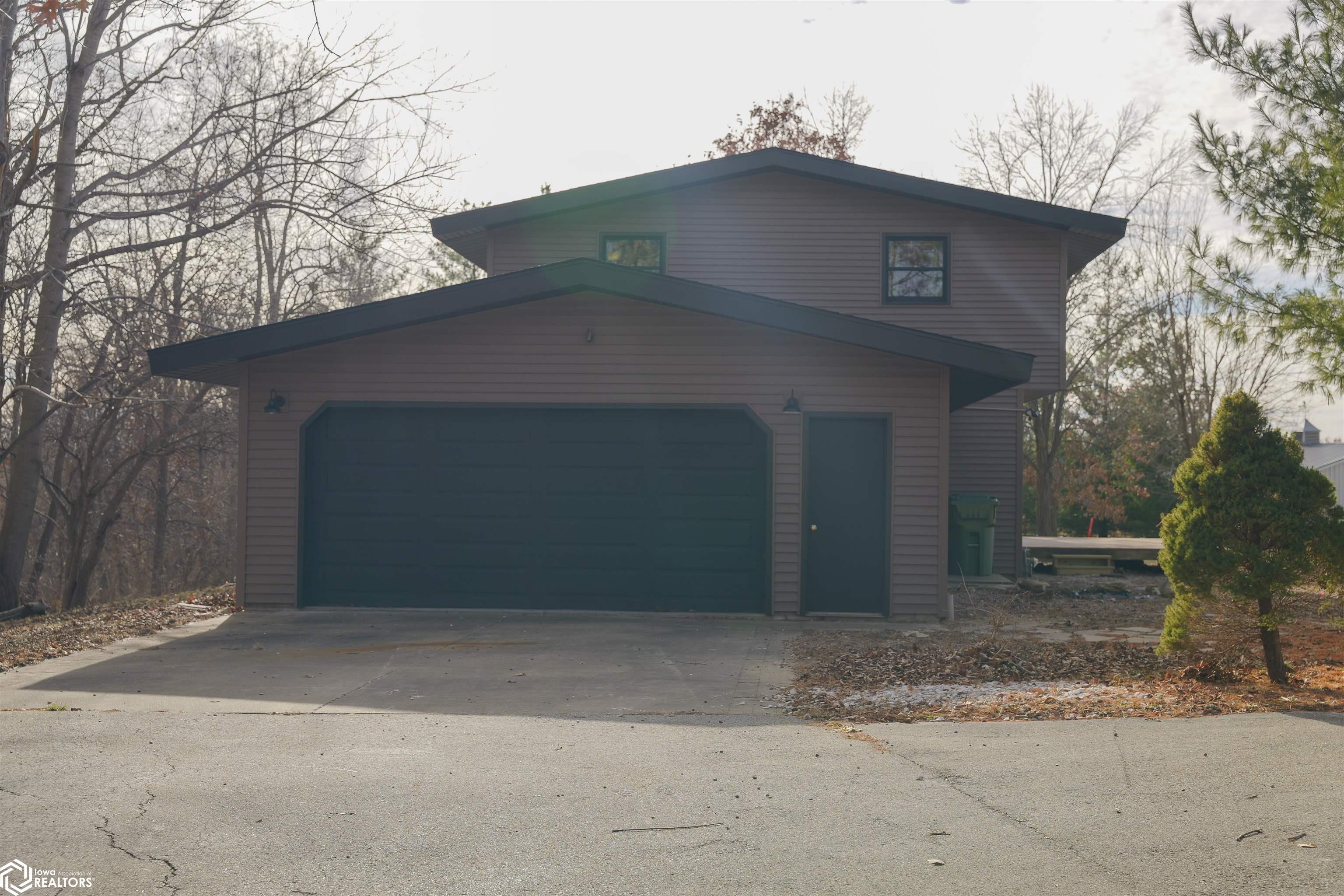 12317 Celestia Drive, Burlington, Iowa image 2