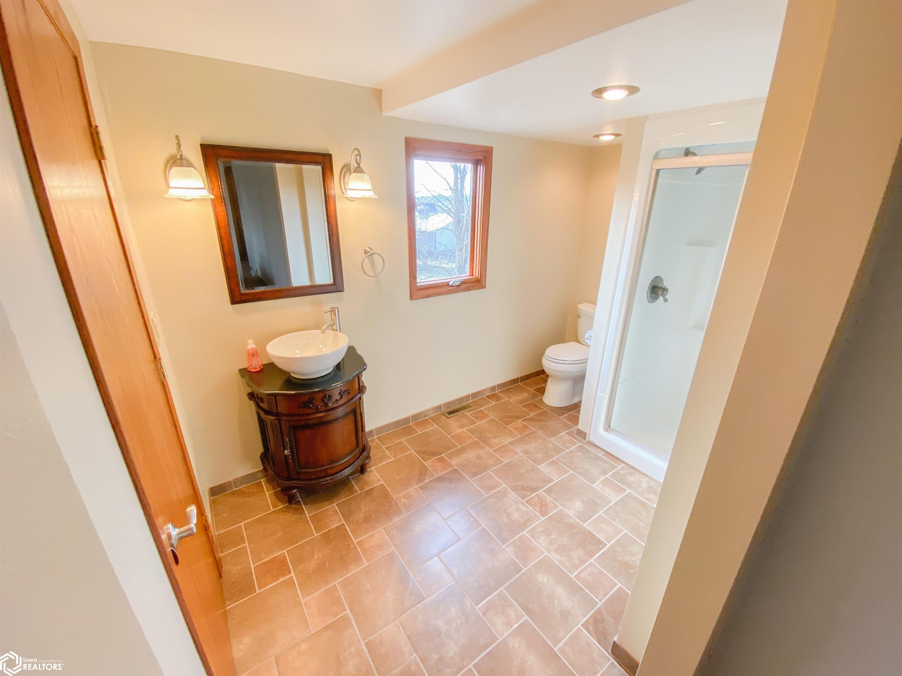 12317 Celestia Drive, Burlington, Iowa image 29