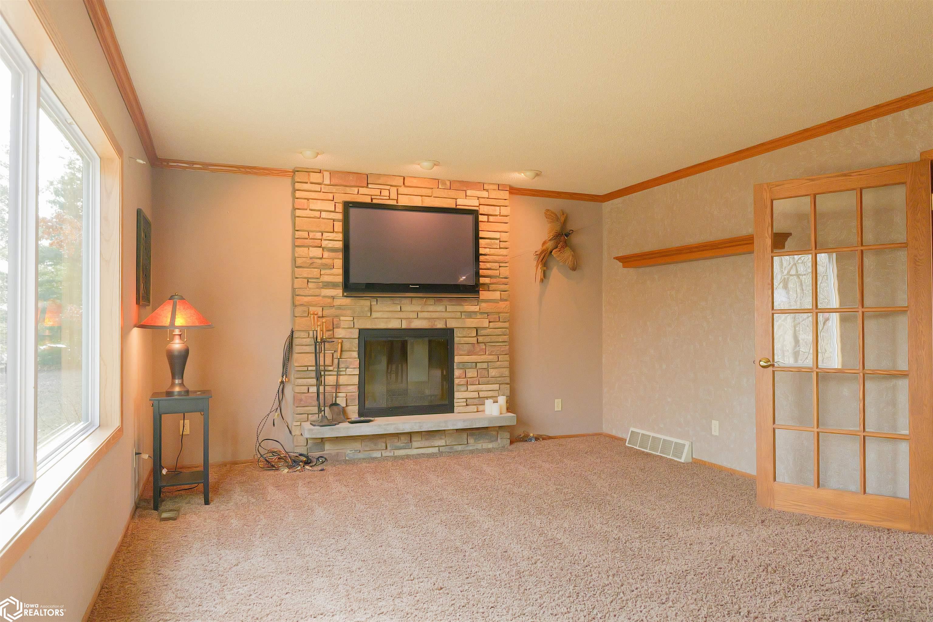 12317 Celestia Drive, Burlington, Iowa image 9