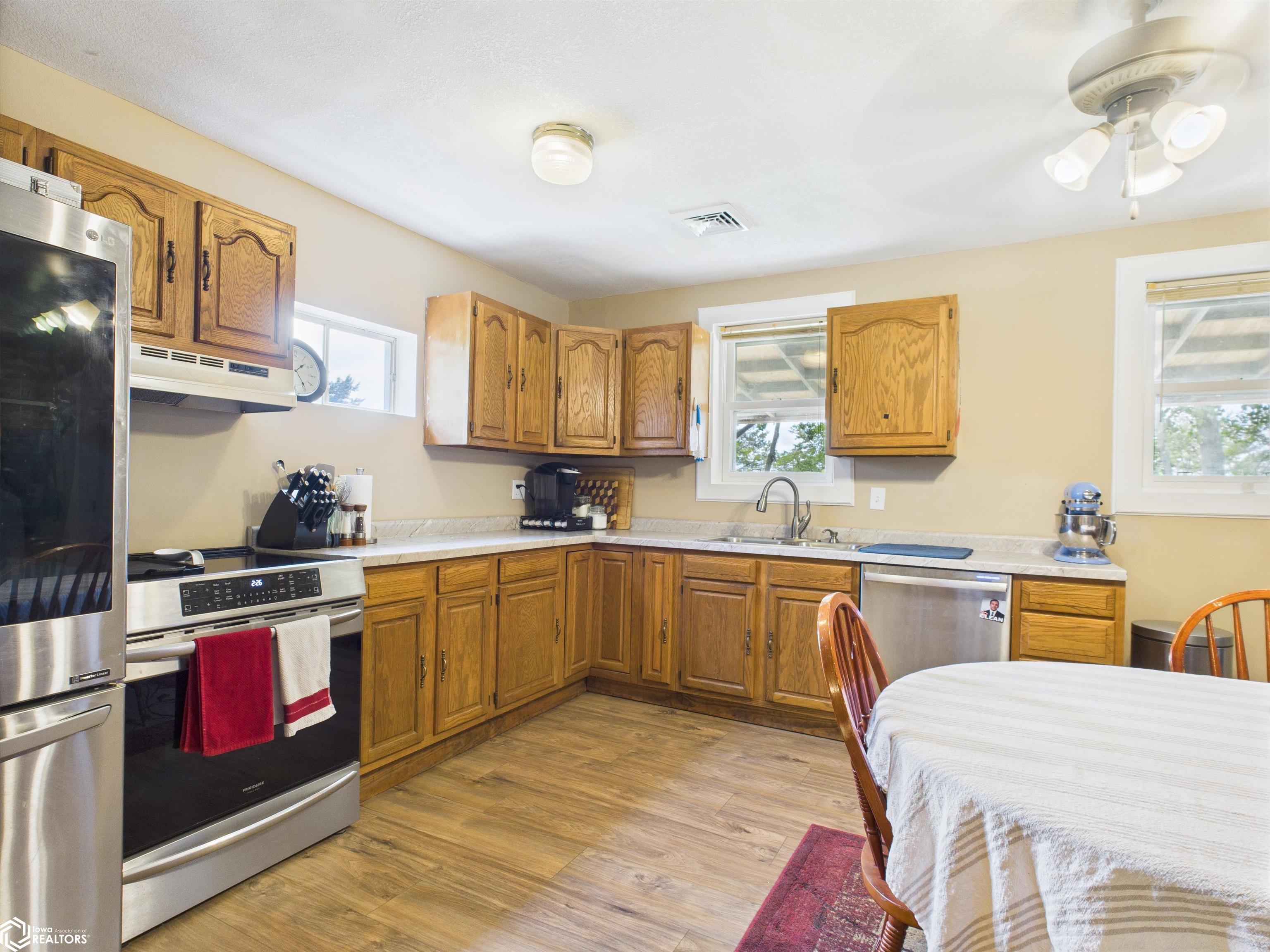 7273 Cliffland Road, Ottumwa, Iowa image 2