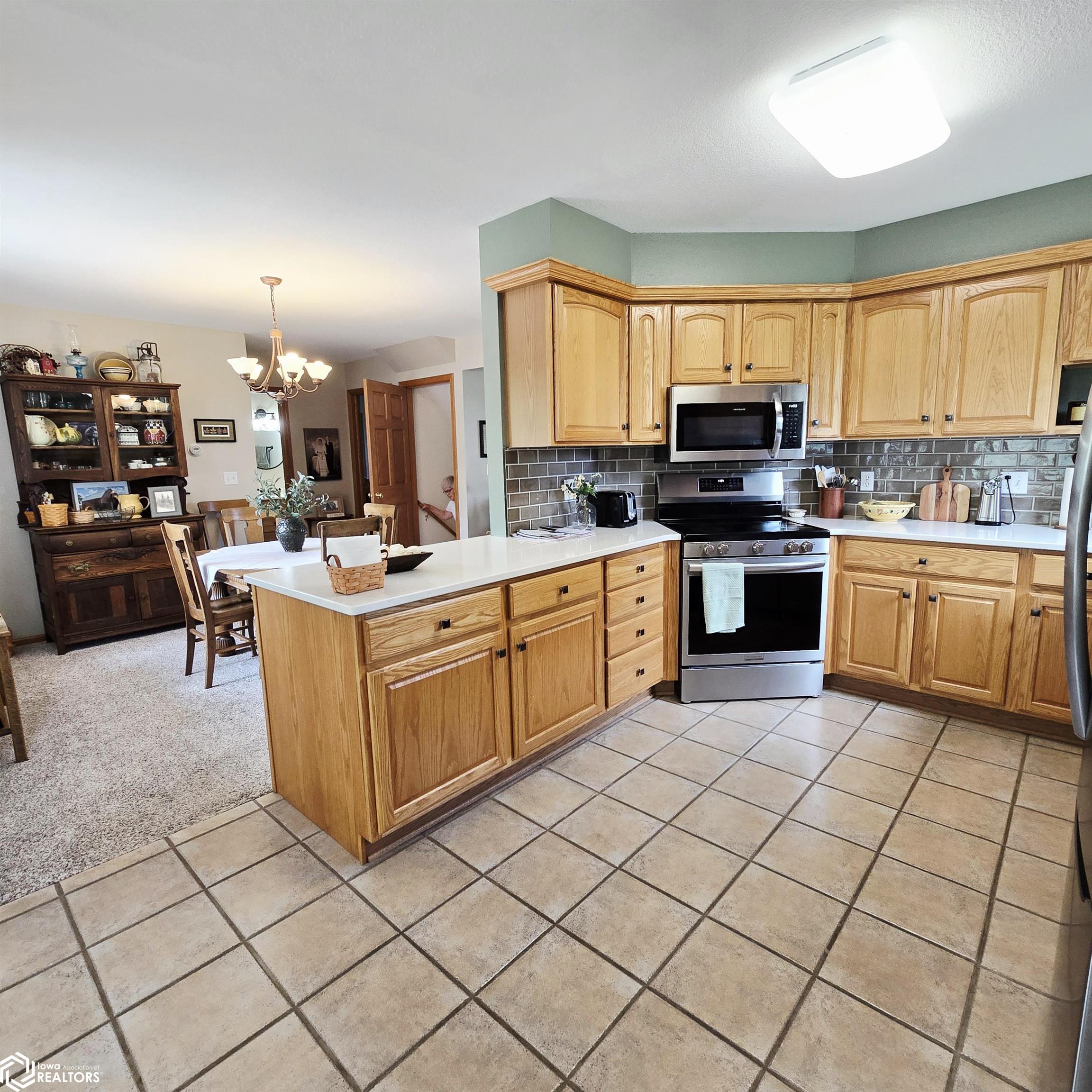 2196 Oxford Avenue, Oskaloosa, Iowa image 7