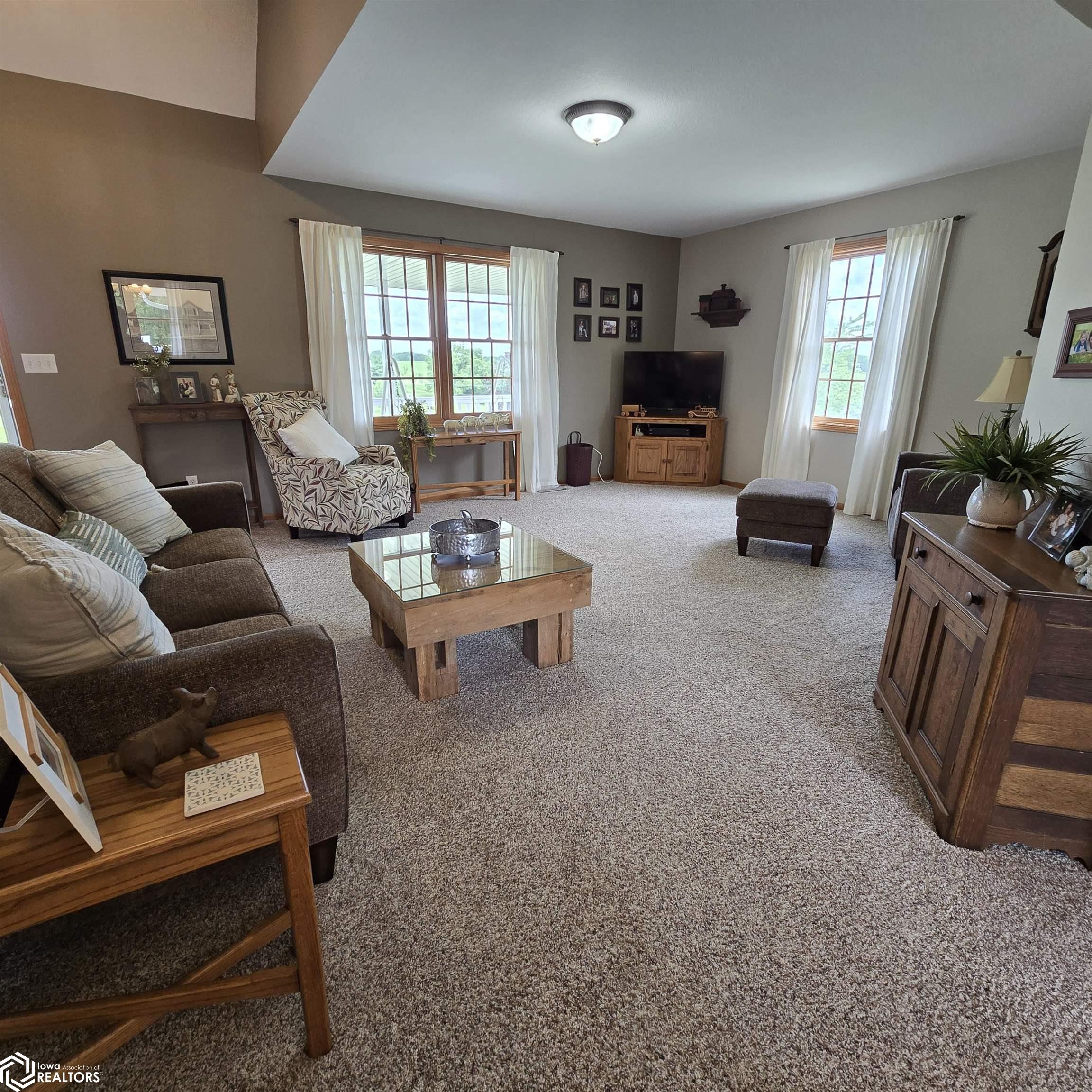 2196 Oxford Avenue, Oskaloosa, Iowa image 9