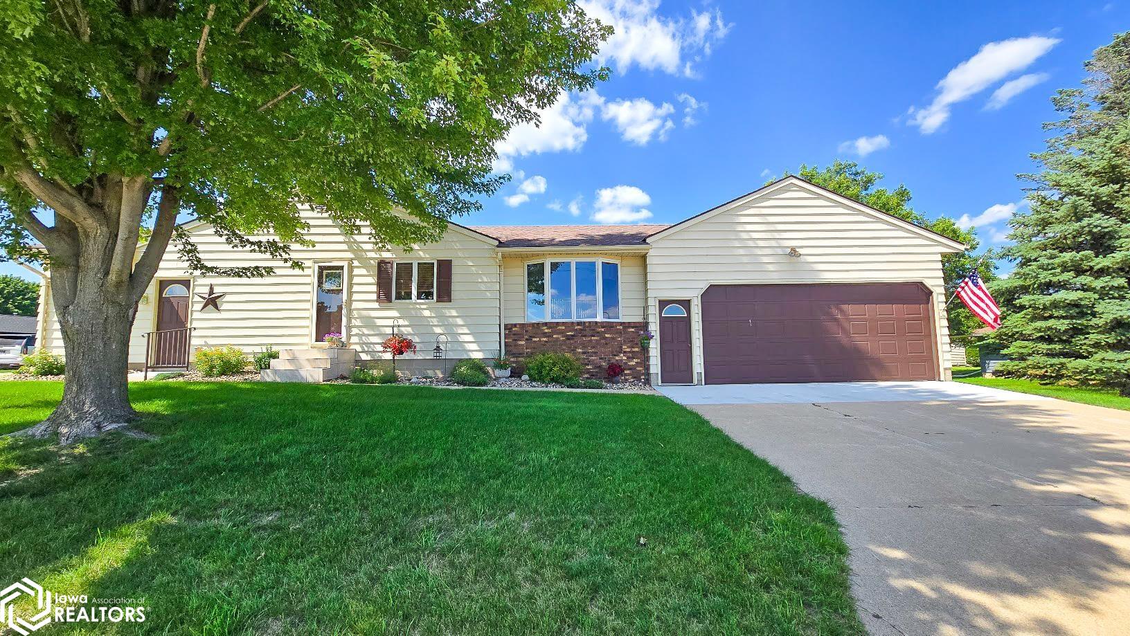 1009 S Grant Street, Lake Mills, Iowa image 2