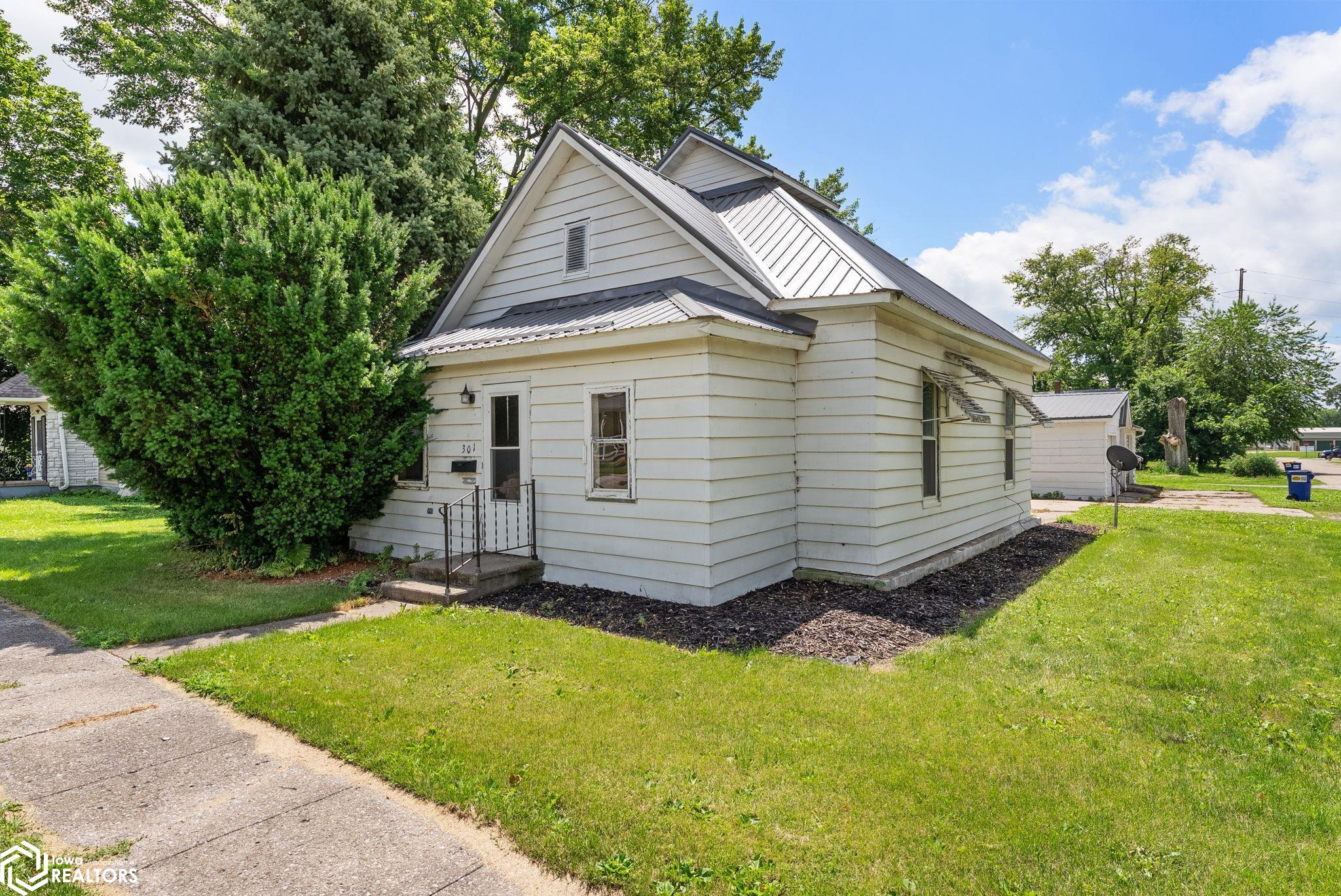 301 E 7th Street, Washington, Iowa image 1