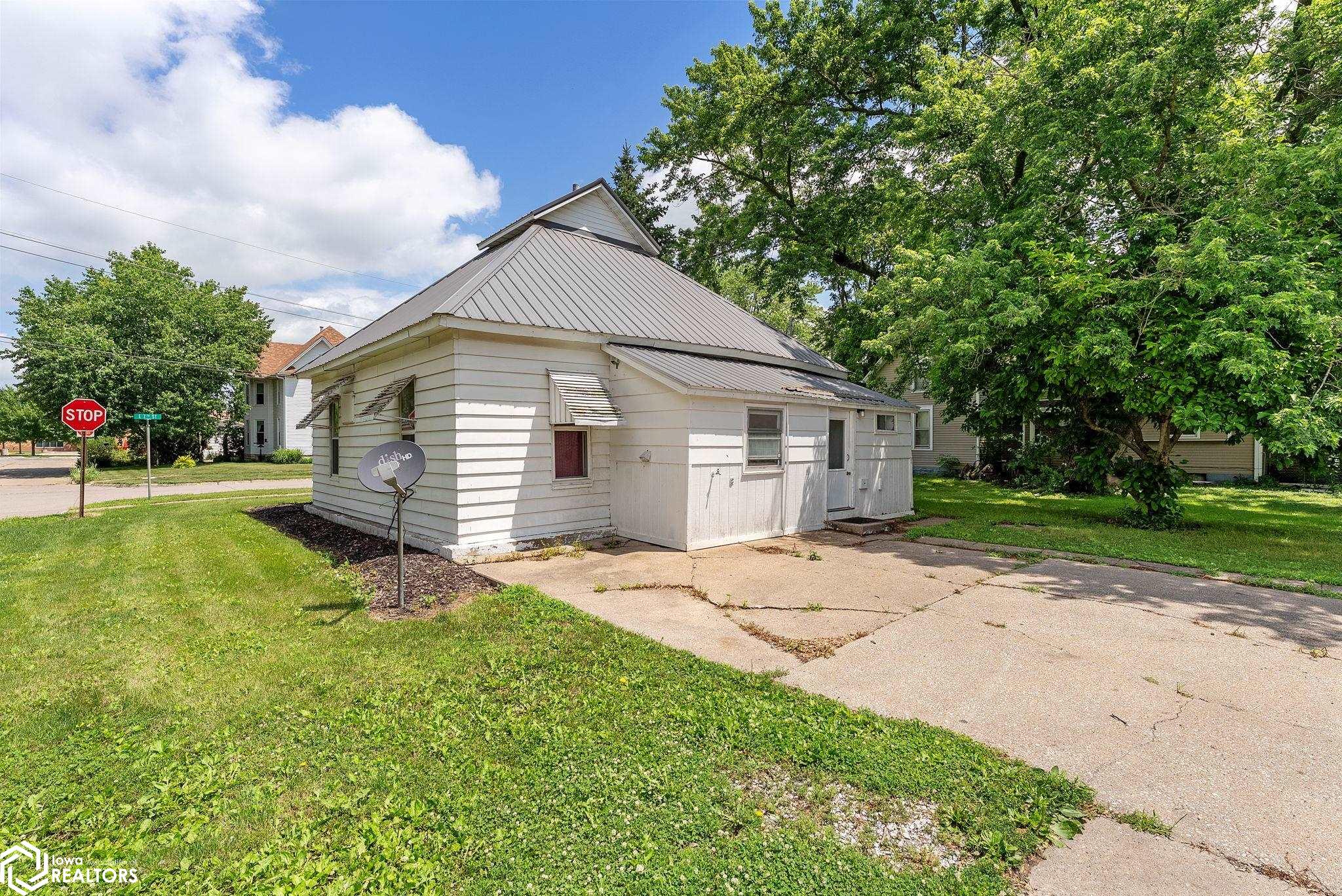 301 E 7th Street, Washington, Iowa image 12
