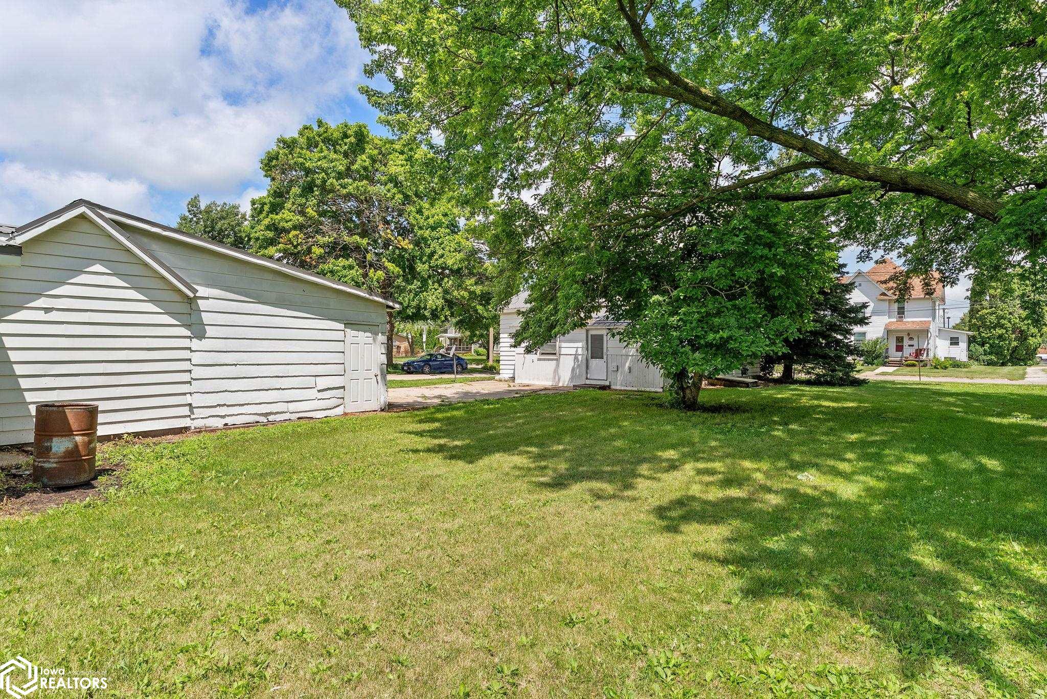 301 E 7th Street, Washington, Iowa image 14