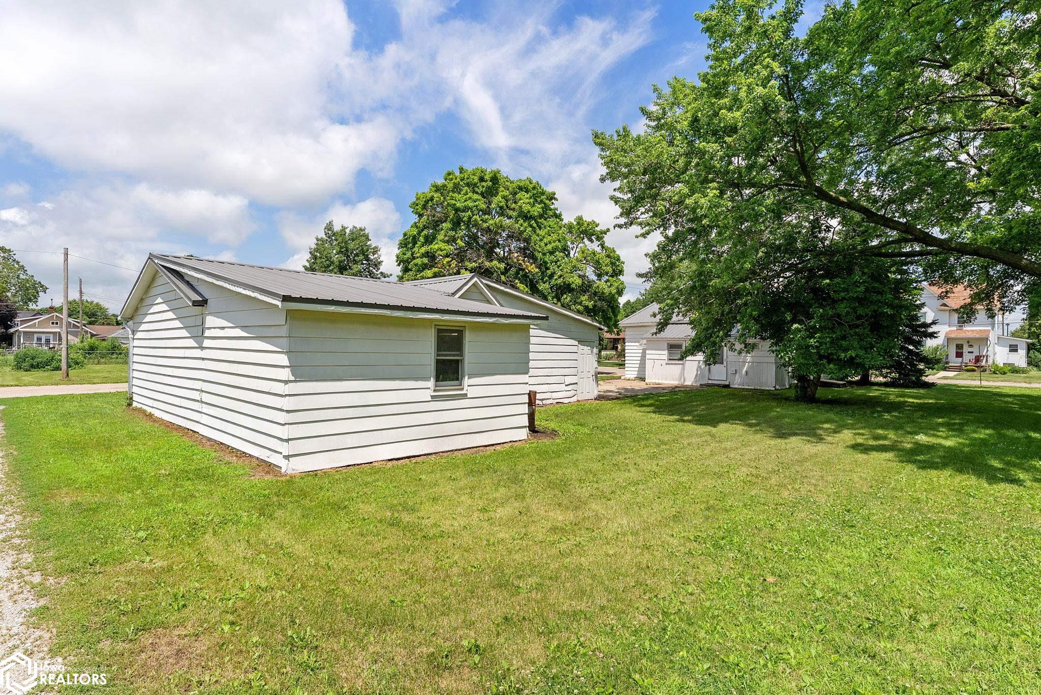 301 E 7th Street, Washington, Iowa image 15