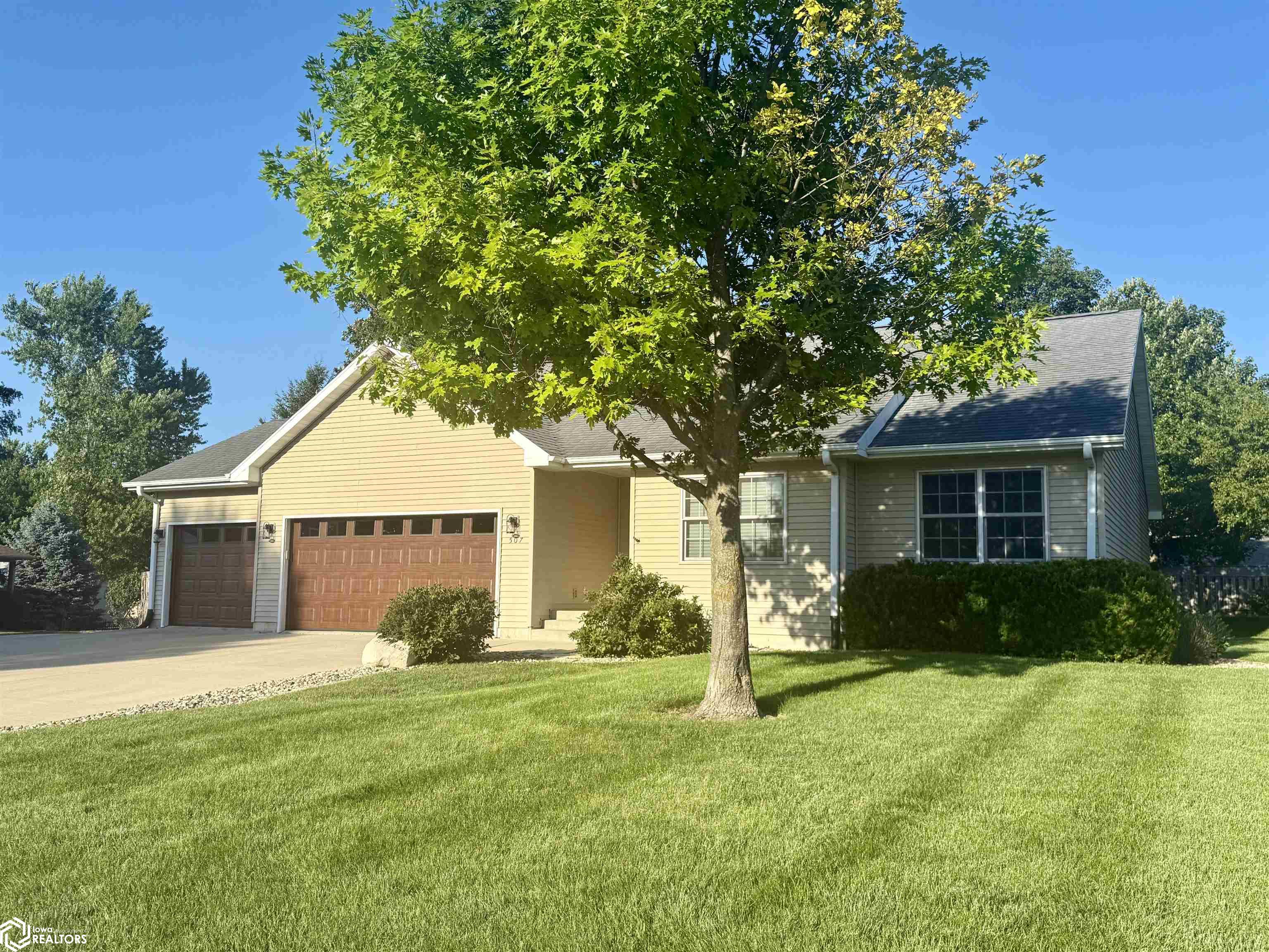 507 Hickory Lane, Jefferson, Iowa image 2
