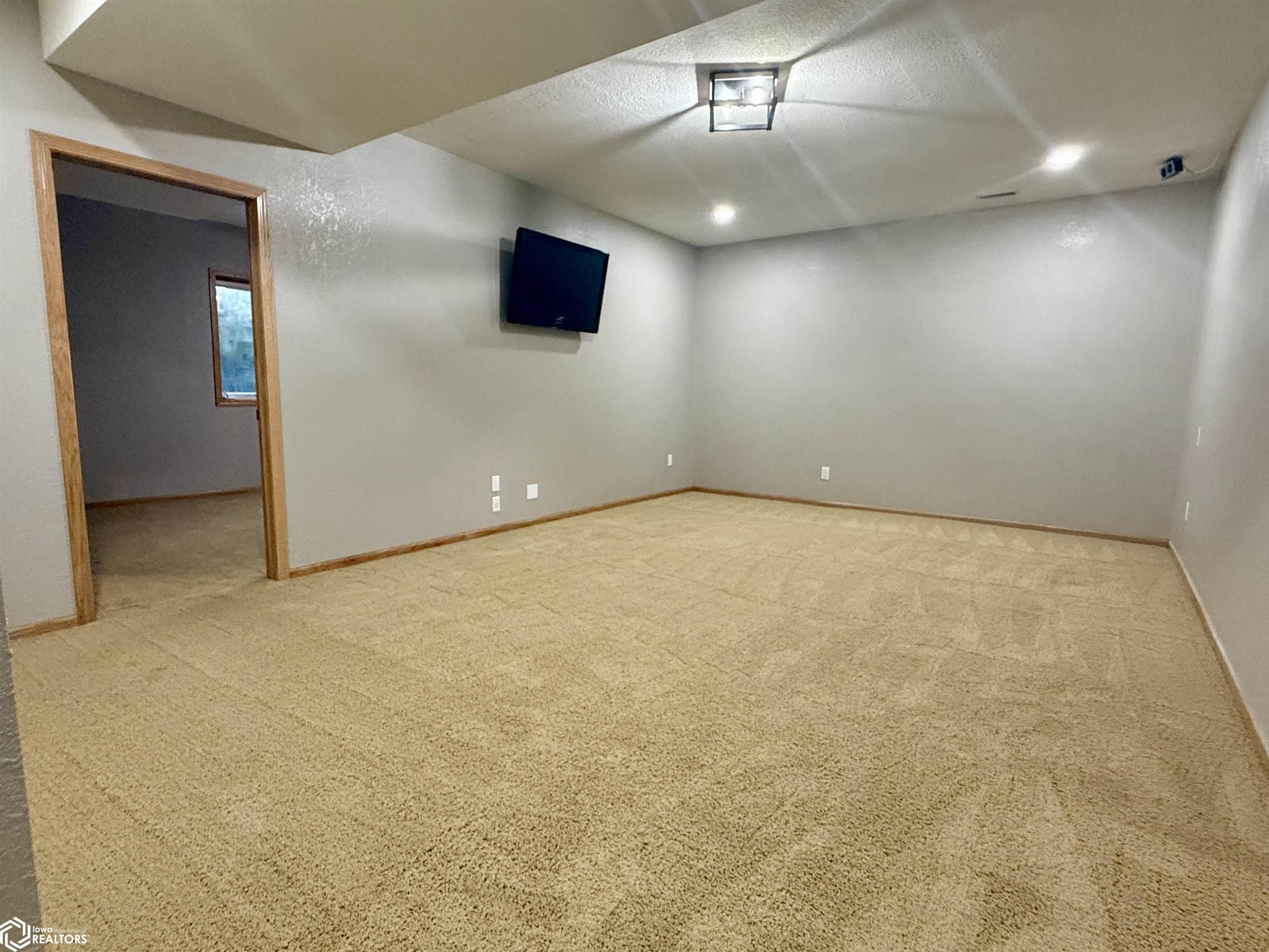 507 Hickory Lane, Jefferson, Iowa image 36