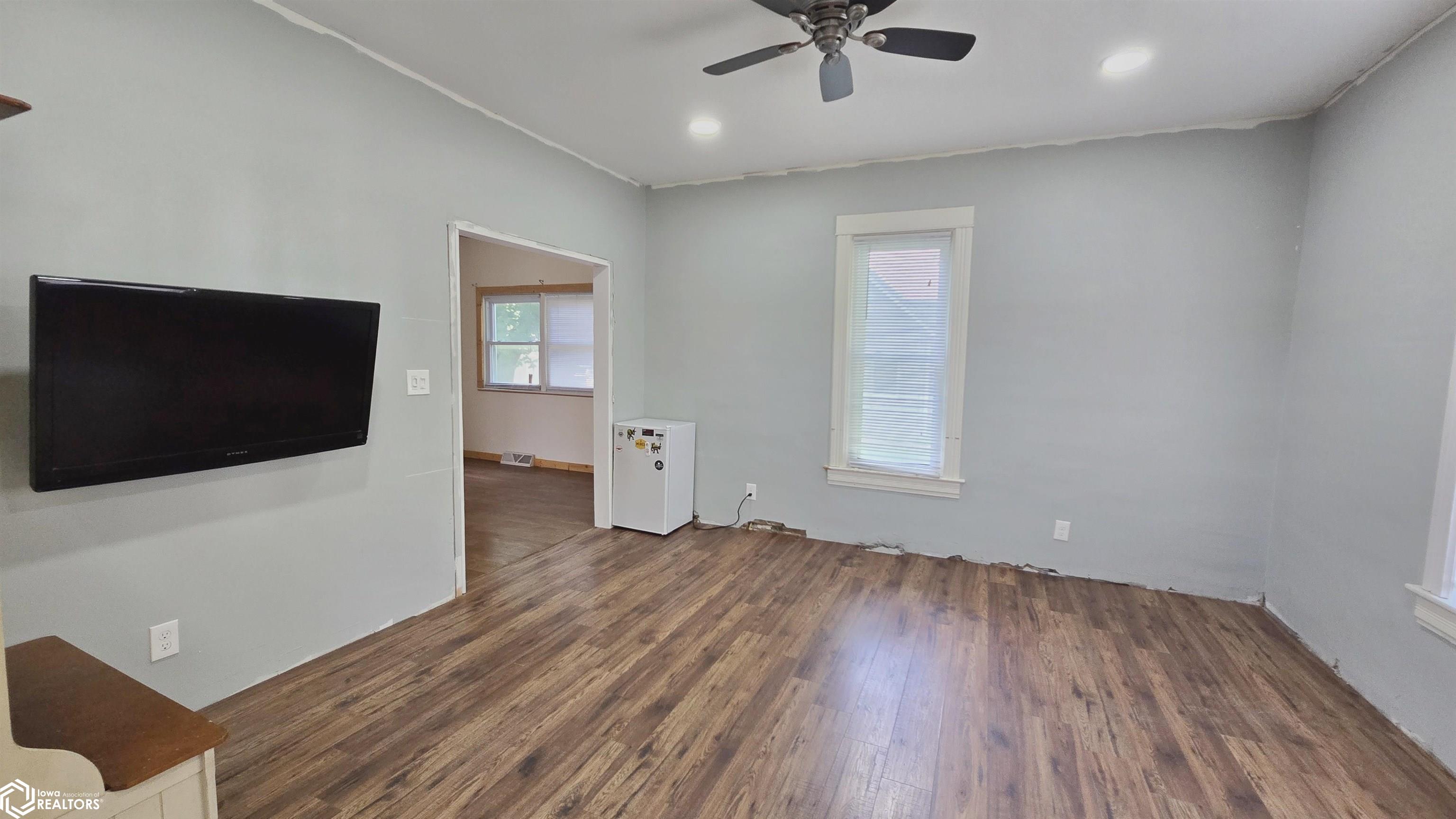 205 N Park Street, Lake Mills, Iowa image 2