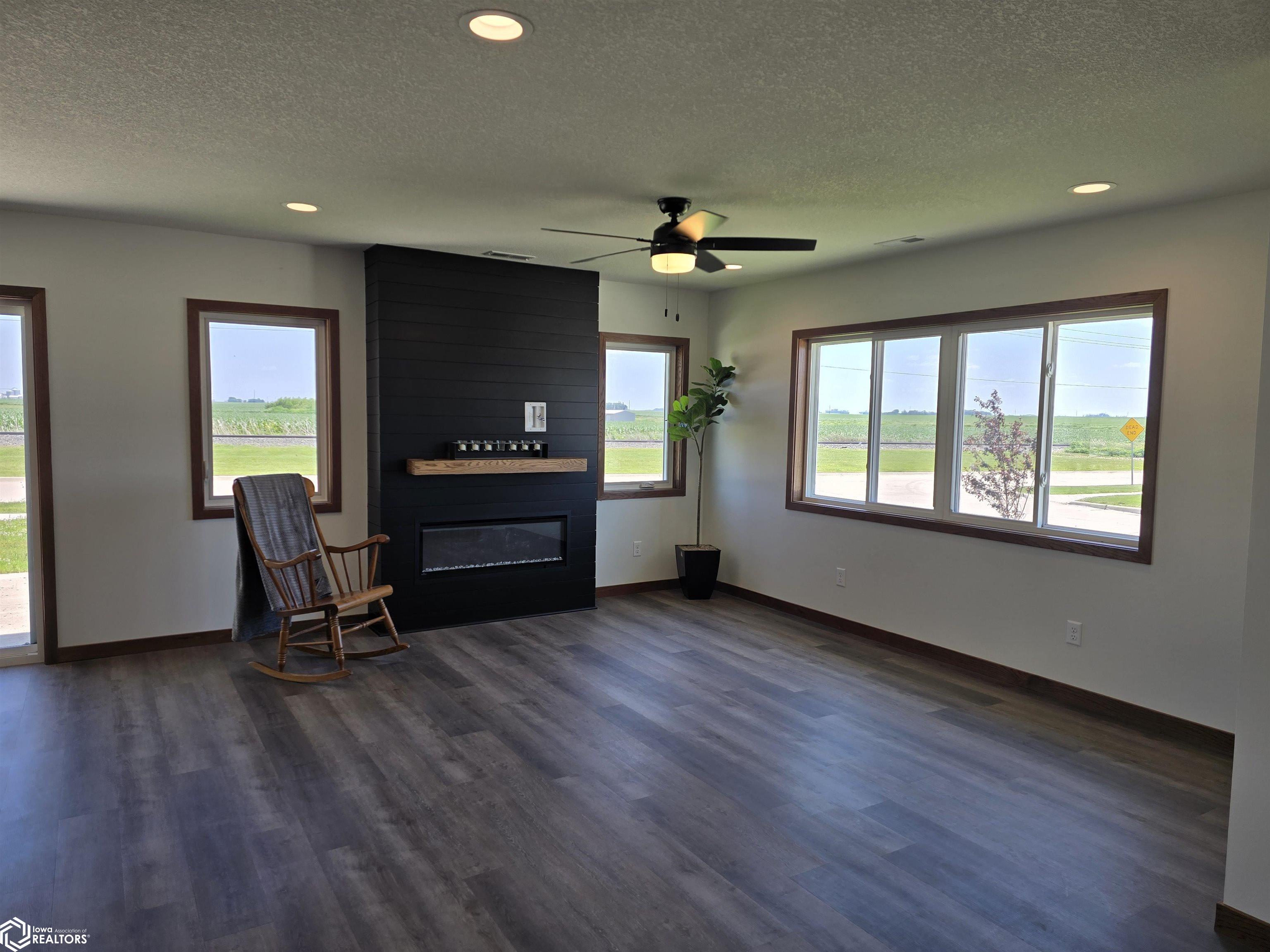 290 Fuller Drive, Garner, Iowa image 5