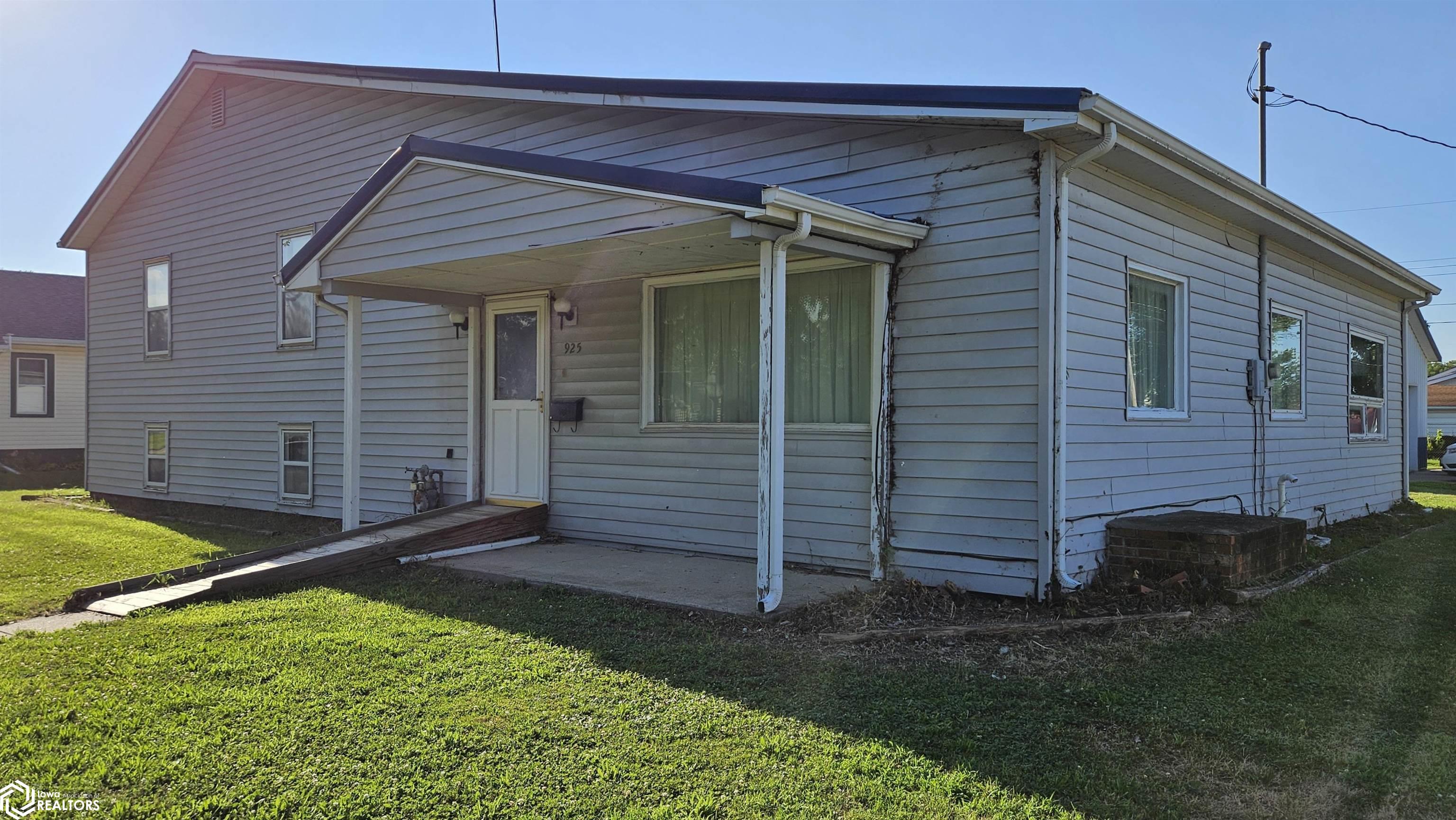 925 Lee, Ottumwa, Iowa image 1