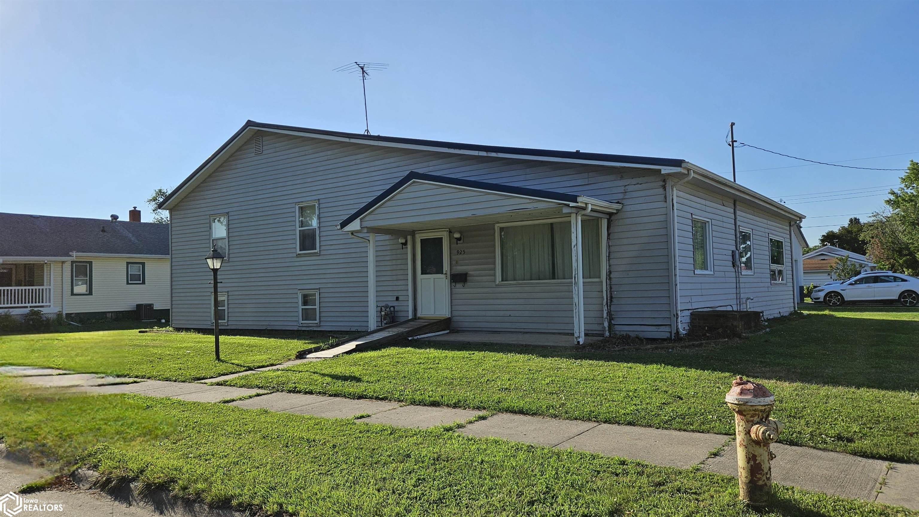 925 Lee, Ottumwa, Iowa image 2