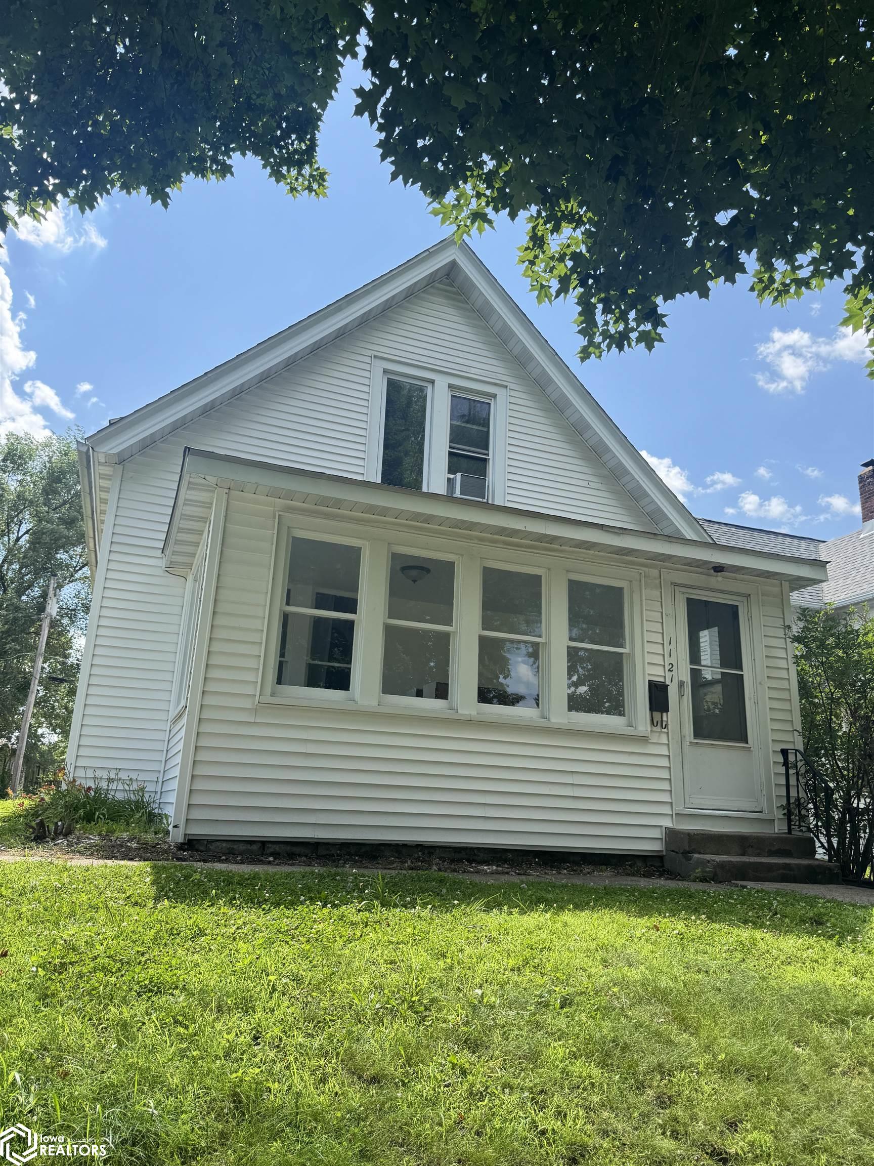 1121 S 7th Street, Burlington, Iowa image 1
