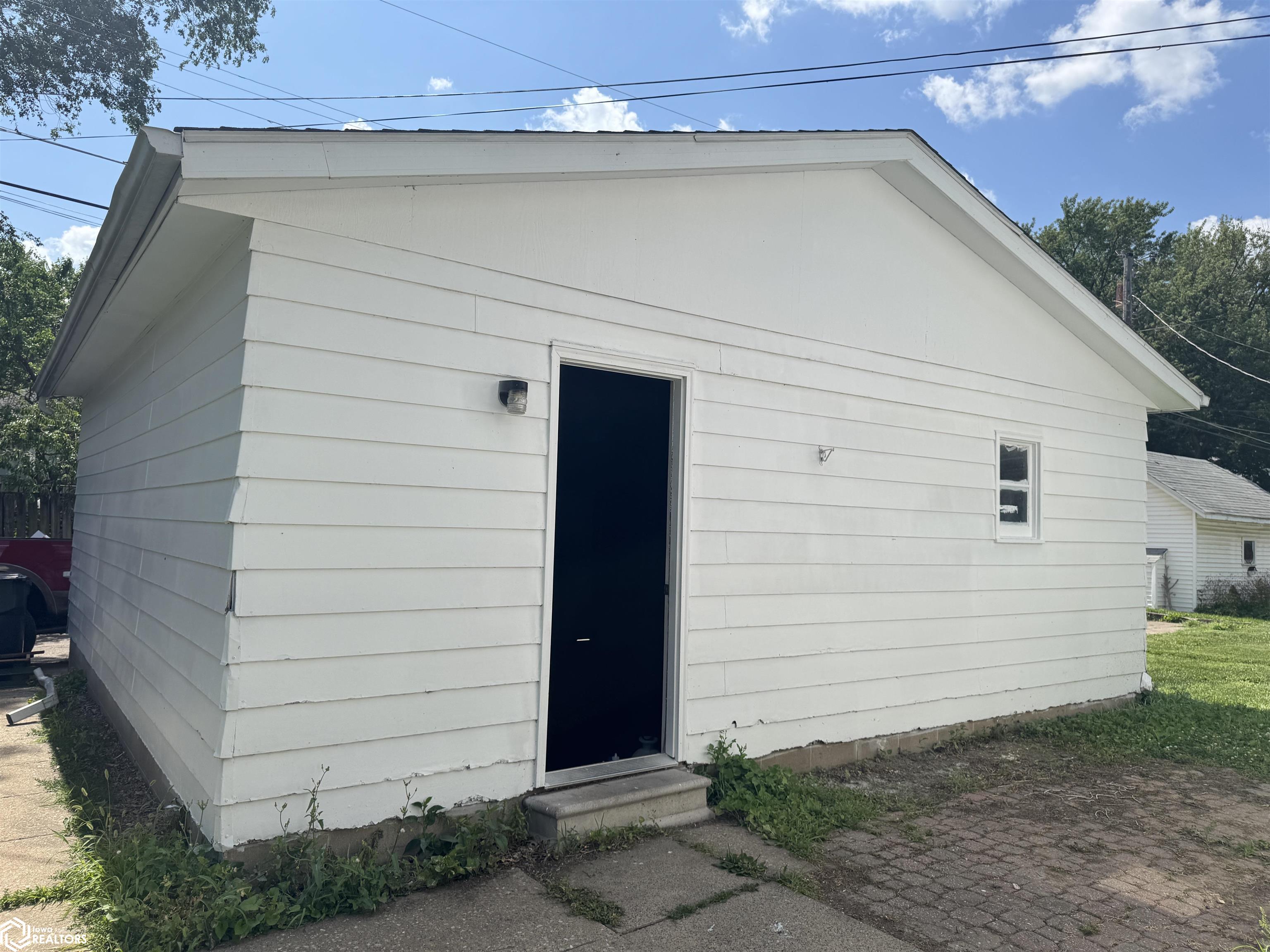 1121 S 7th Street, Burlington, Iowa image 2