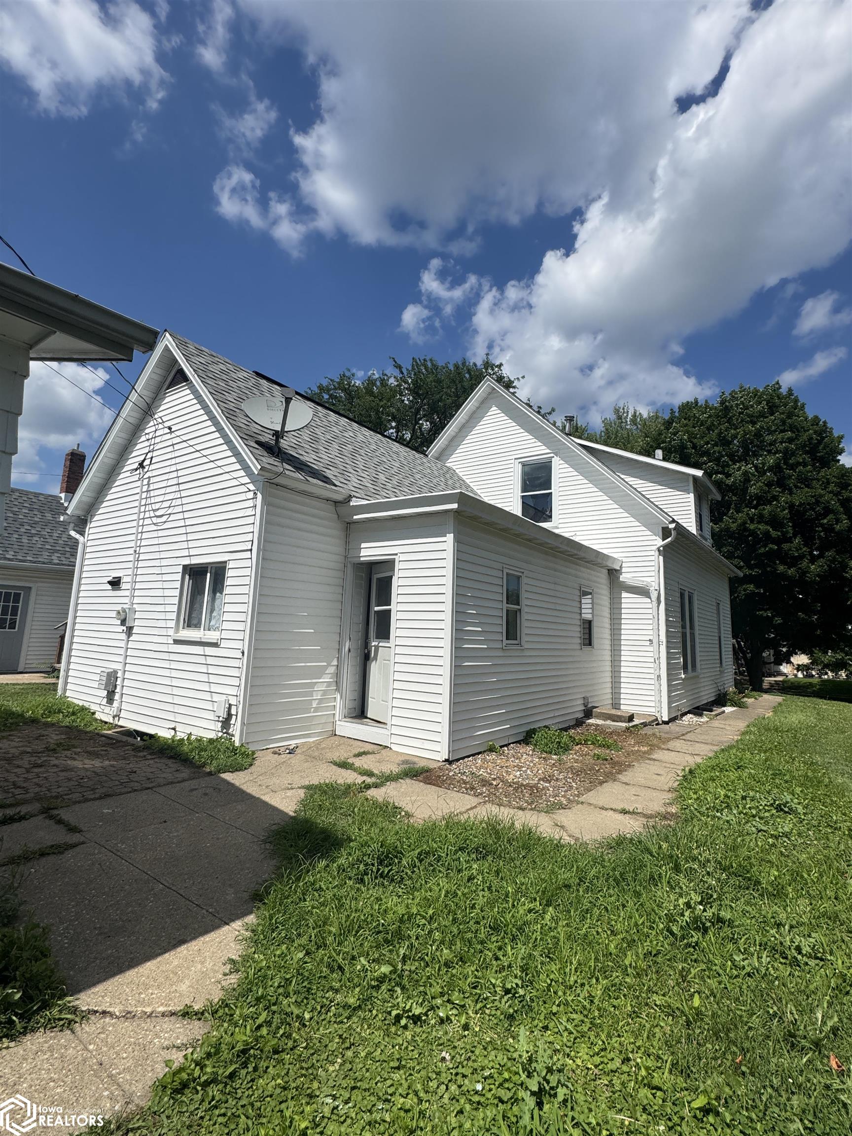 1121 S 7th Street, Burlington, Iowa image 3