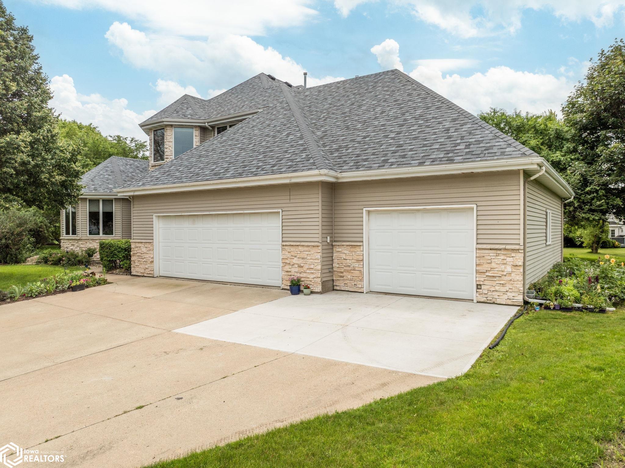 65 Granite Court, Mason City, Iowa image 2