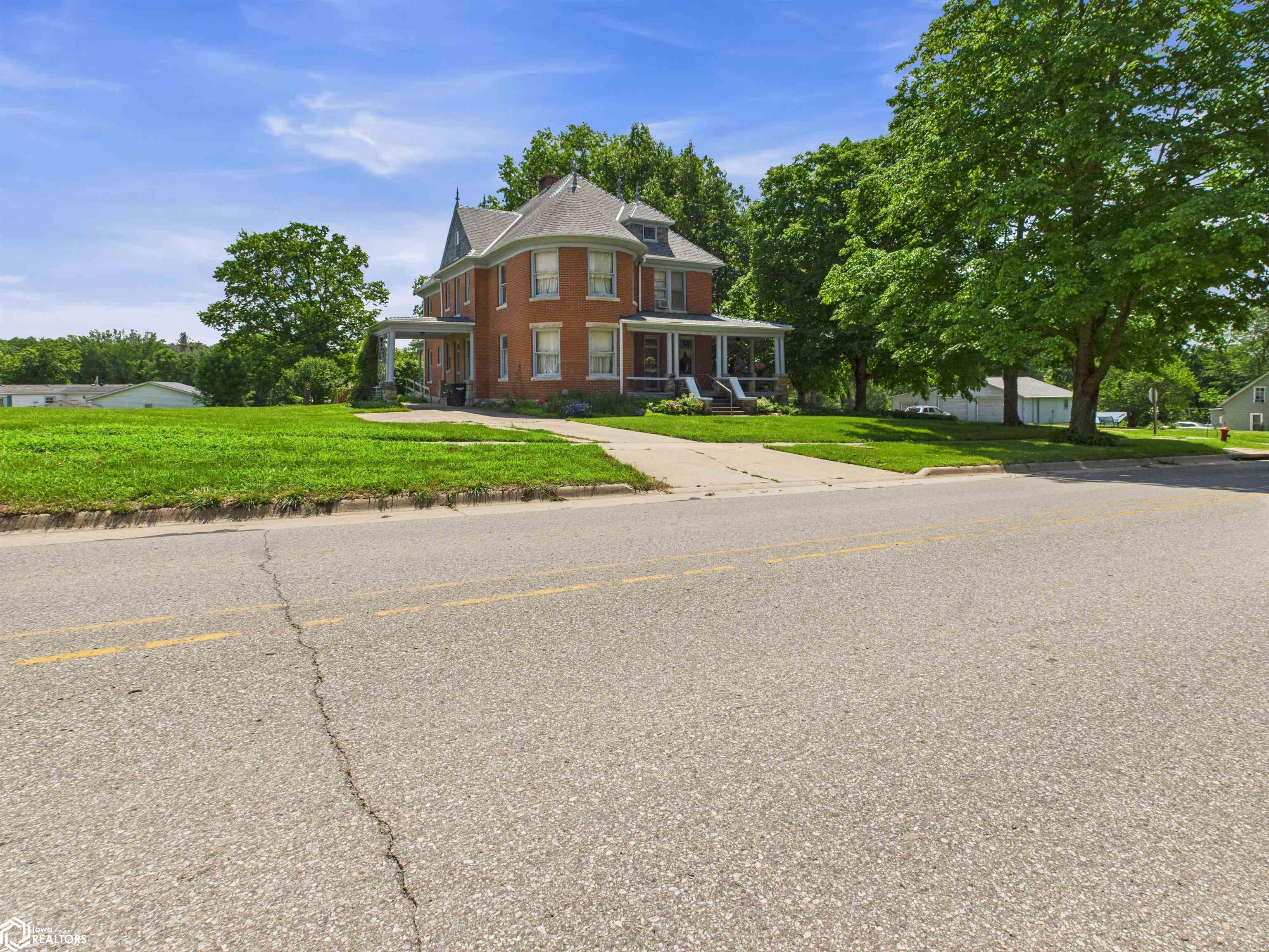 504 Washington, Bonaparte, Iowa image 1