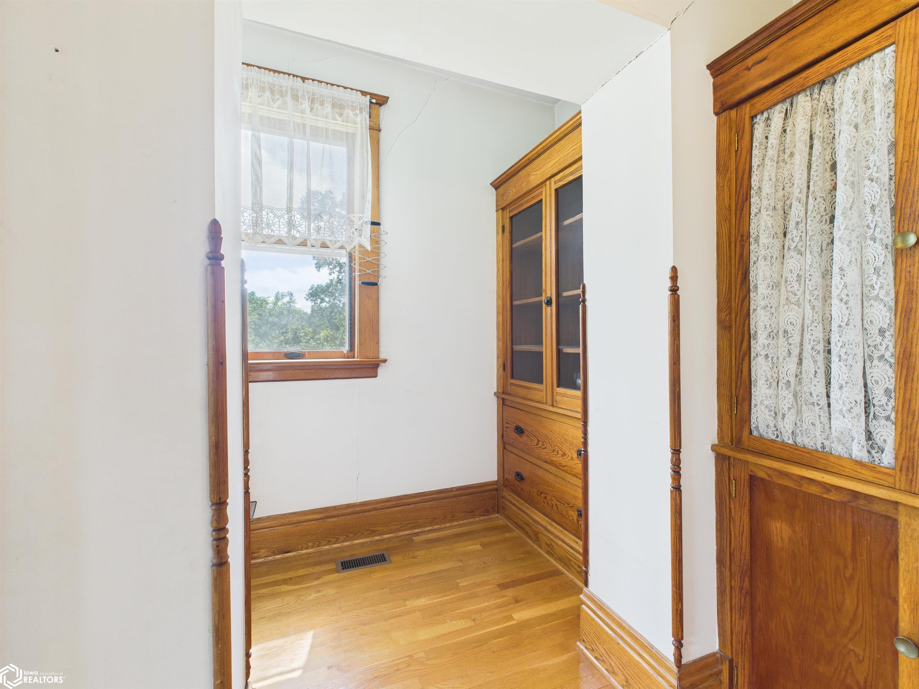 504 Washington, Bonaparte, Iowa image 16