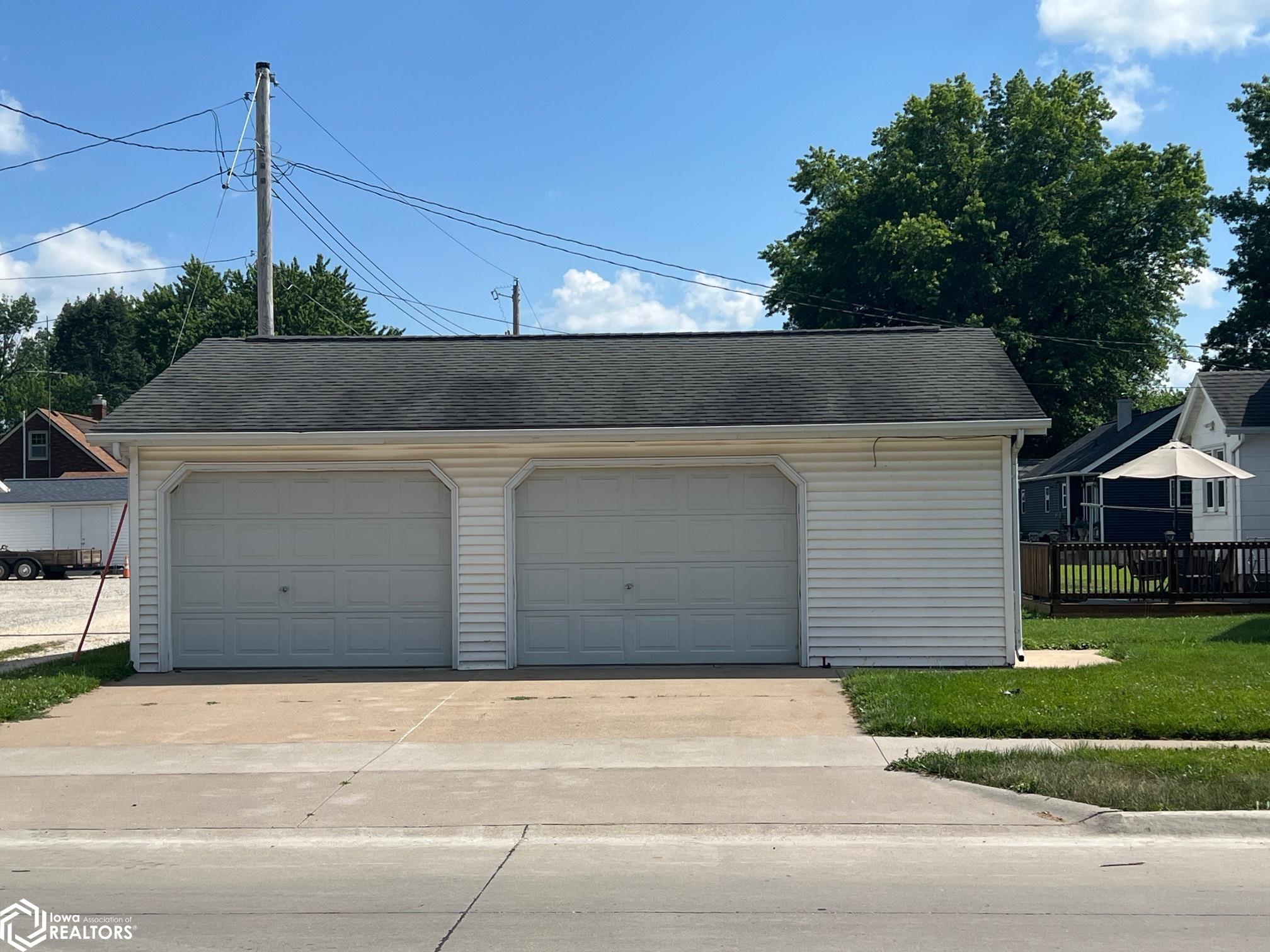 1229 Harrison Ave, Burlington, Iowa image 2