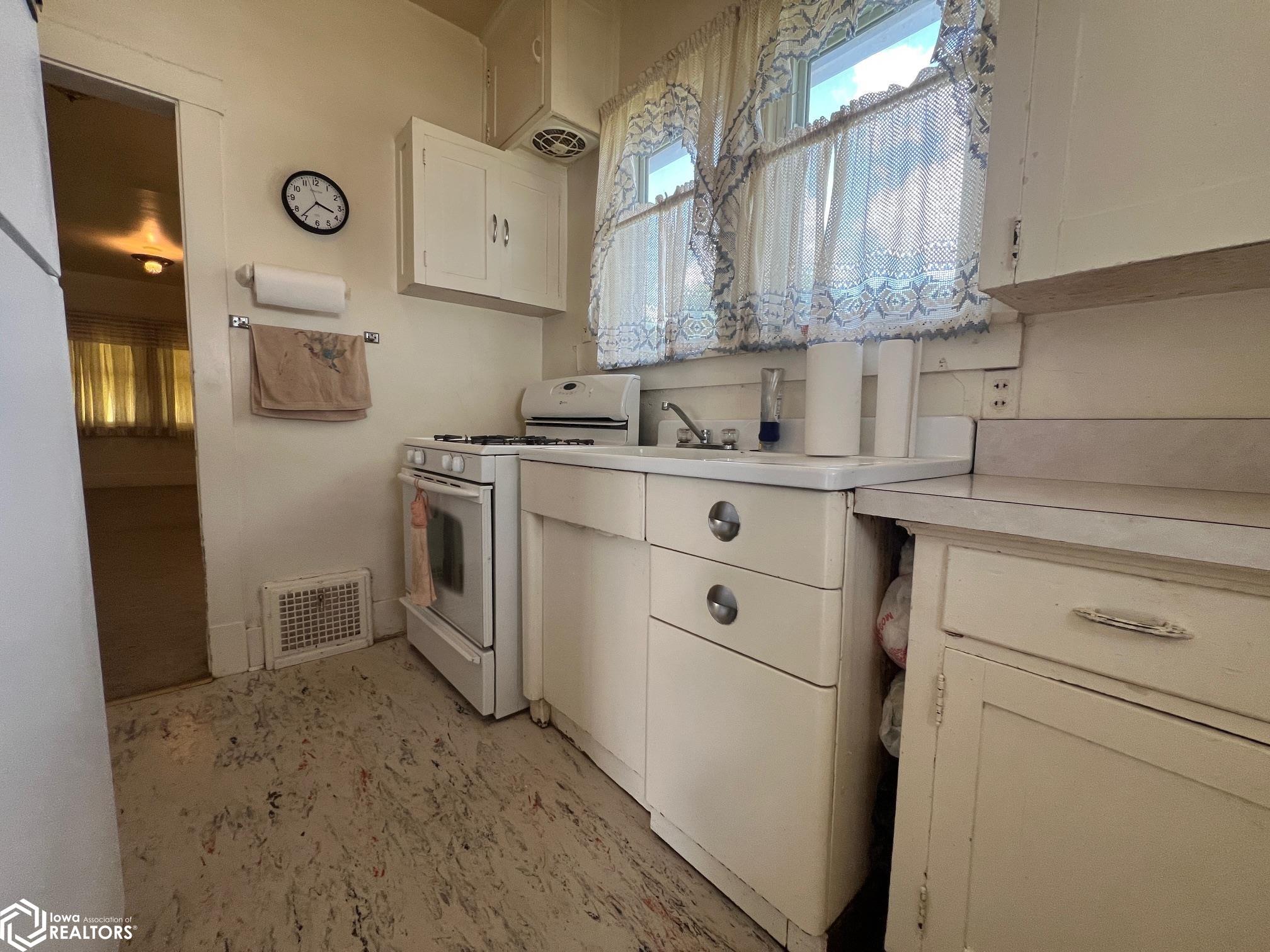 1229 Harrison Ave, Burlington, Iowa image 6
