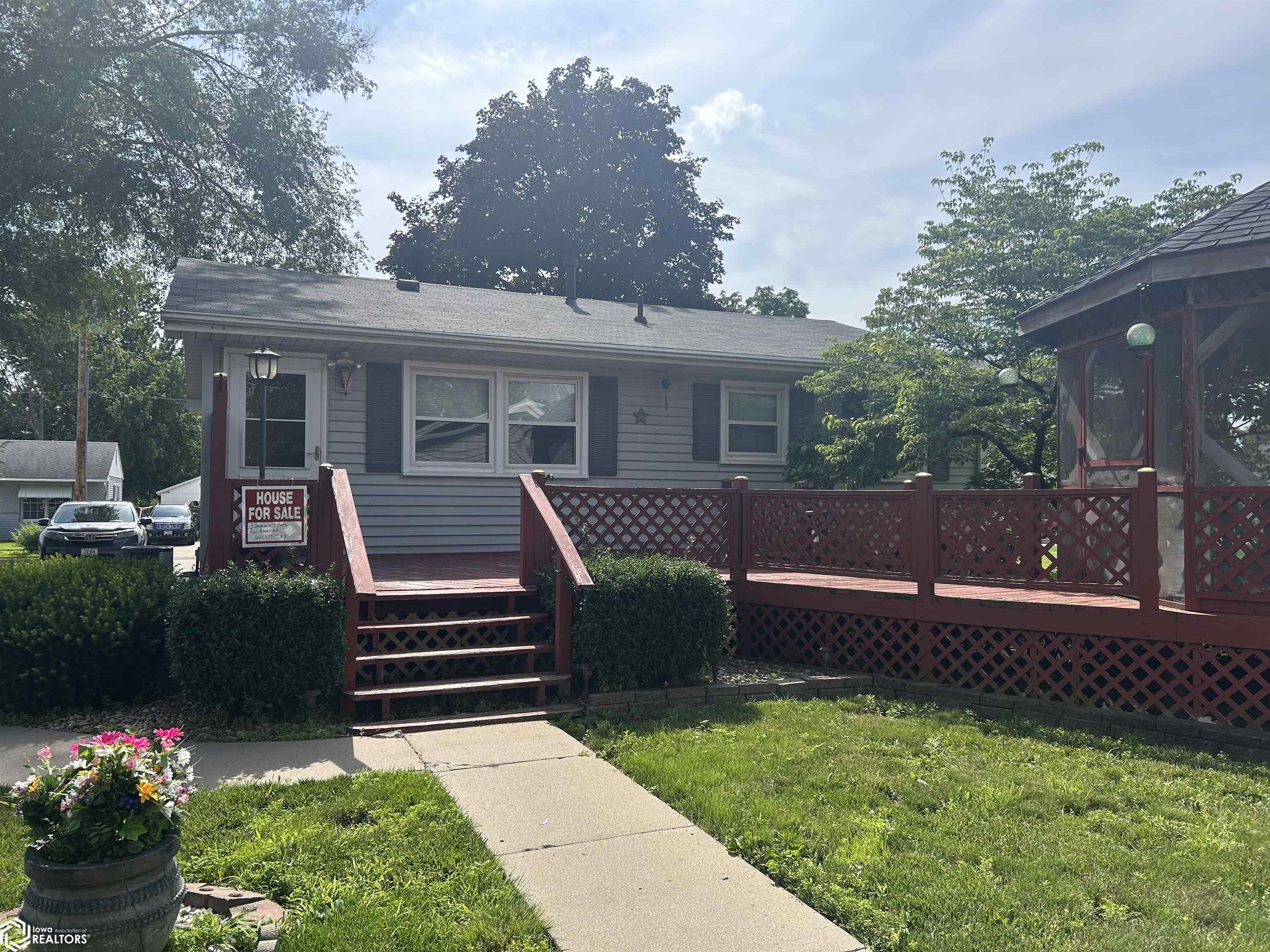 615 S Moore Street, Ottumwa, Iowa image 2