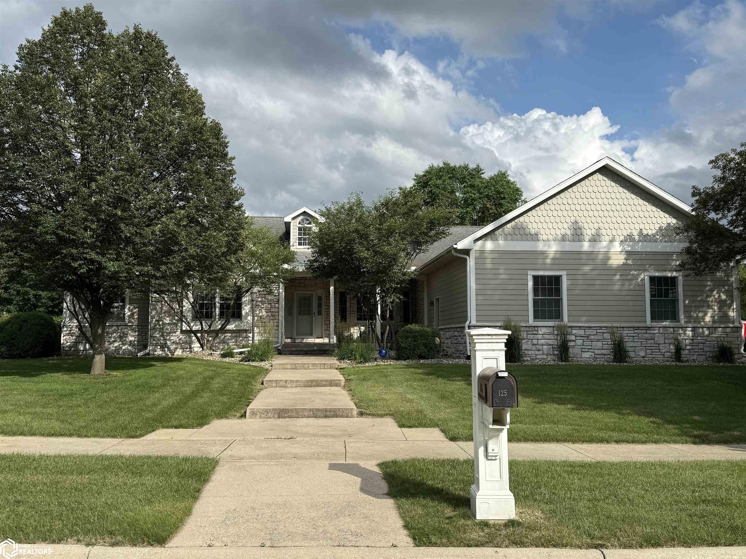 125 Pebble Creek Drive, Mason City, Iowa image 1