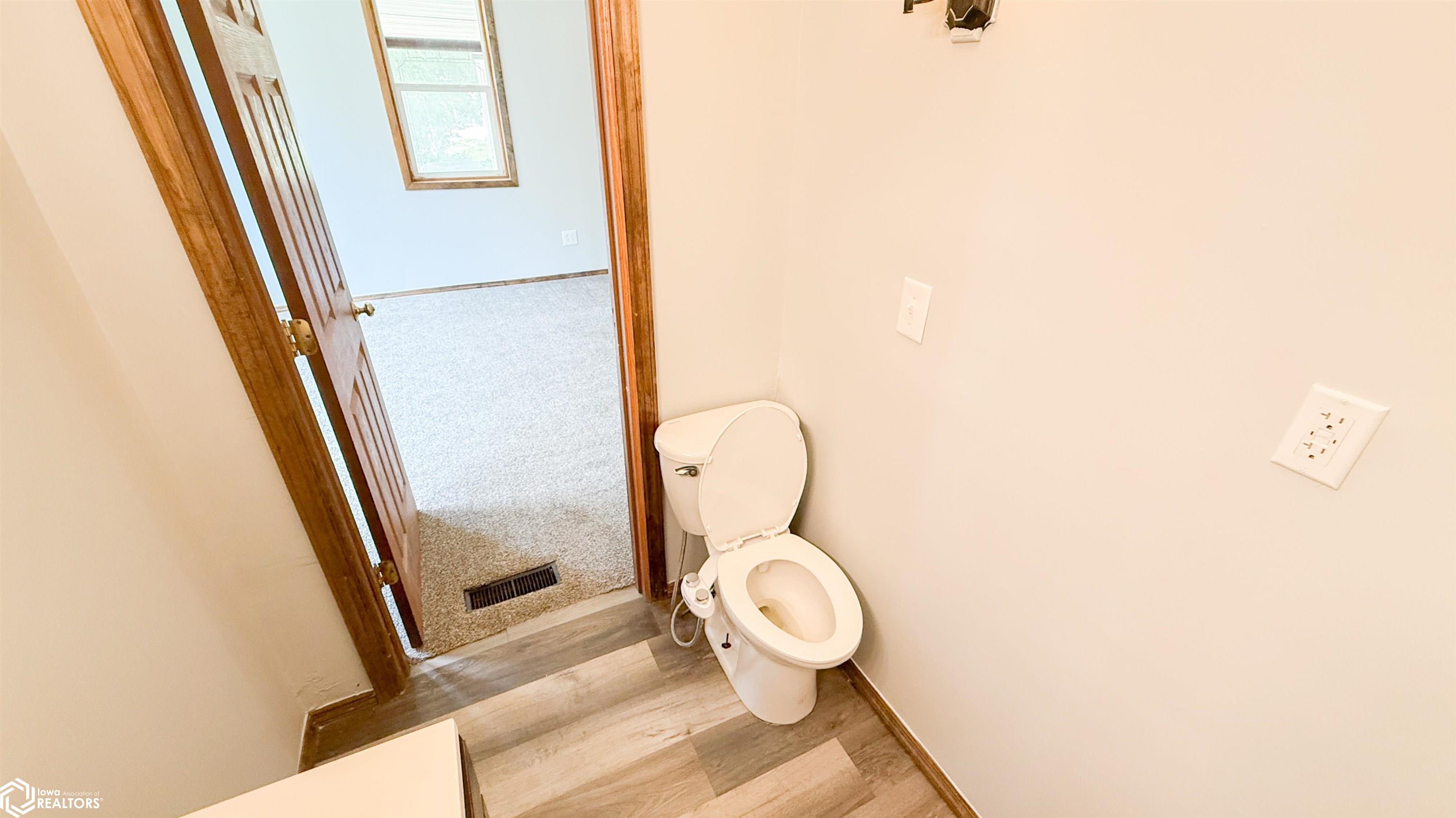 1513 Gnahn Street, Burlington, Iowa image 31