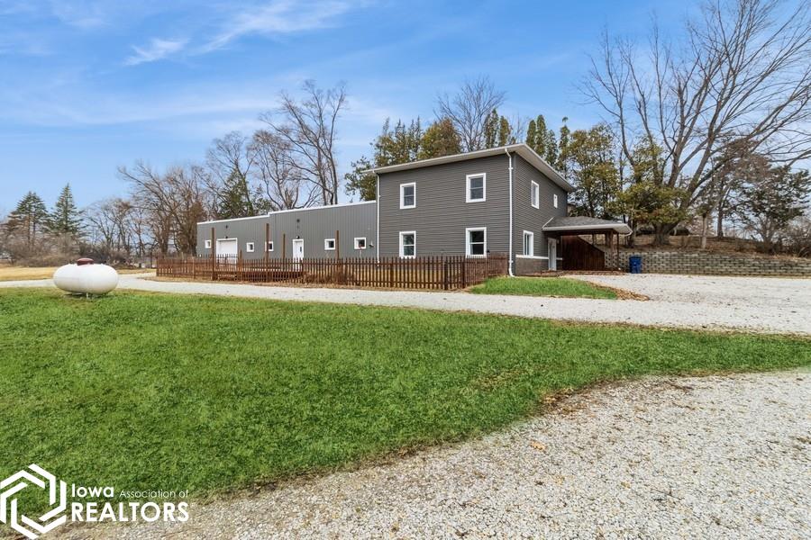 1813 Wiese Garden Road, Marshalltown, Iowa image 2