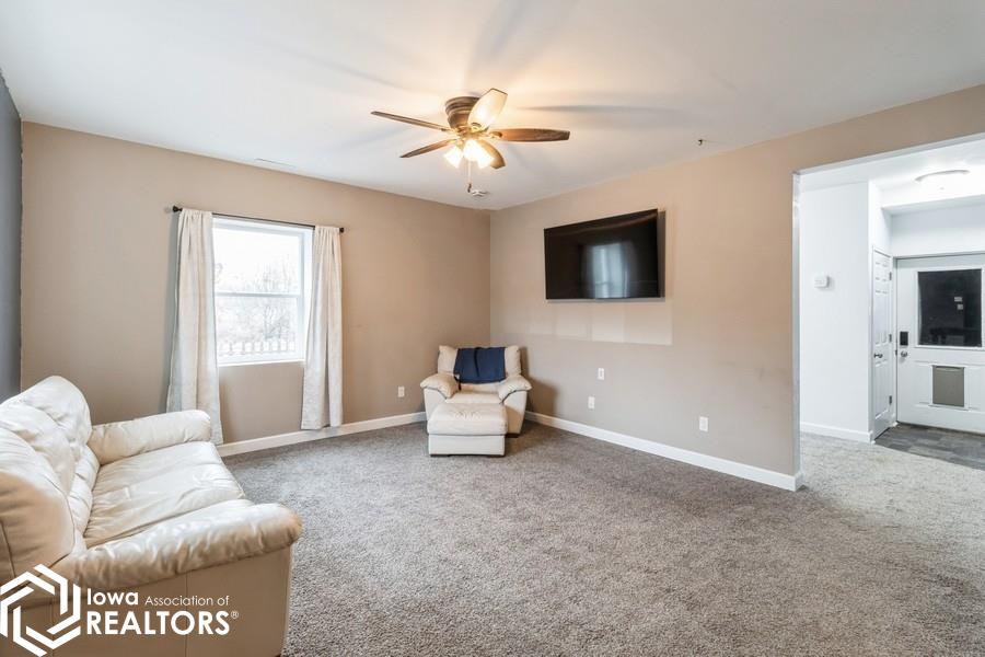 1813 Wiese Garden Road, Marshalltown, Iowa image 3
