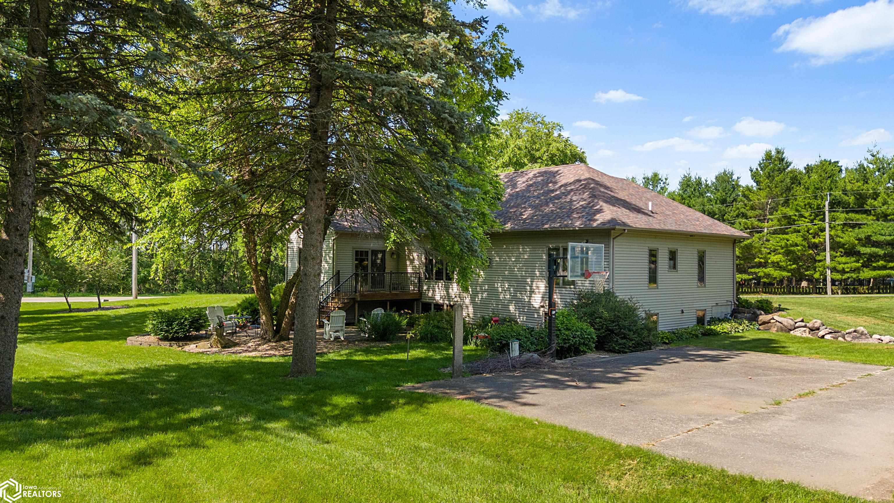 15261 Dodge Ave, Clear Lake, Iowa image 2
