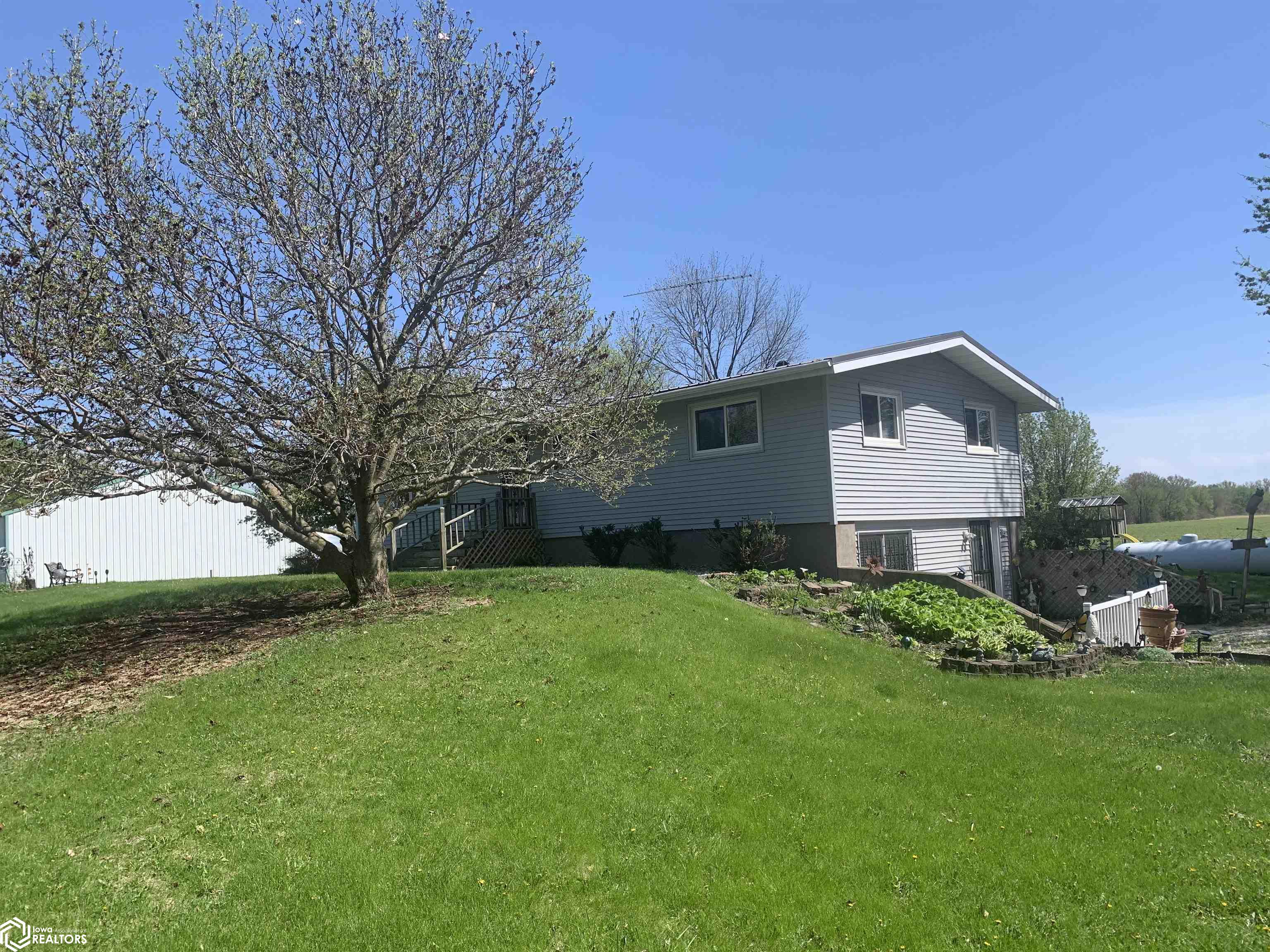 2143 Meekers Landing Road, Oakville, Iowa image 2