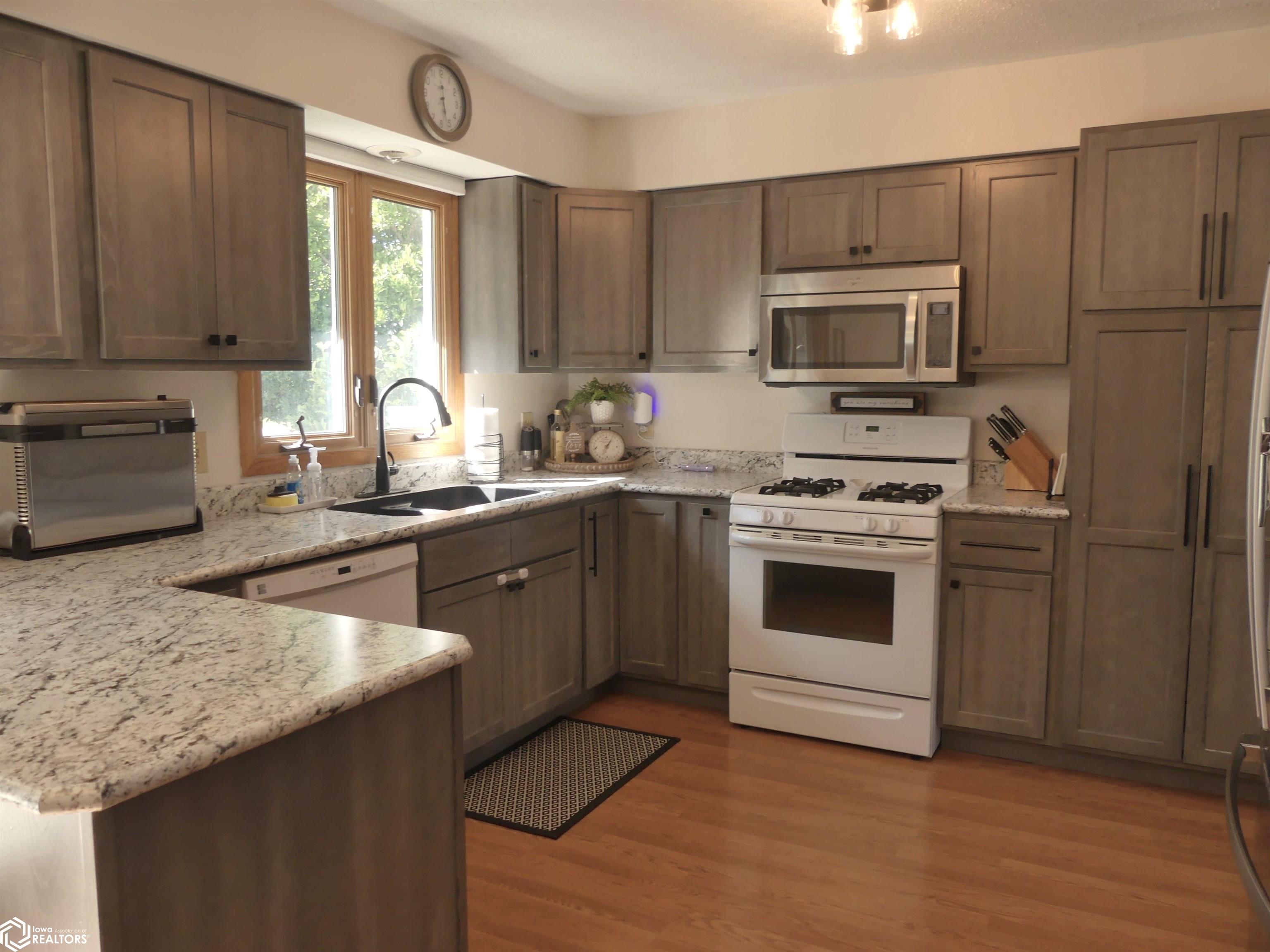504 Southdale Drive, Carroll, Iowa image 13