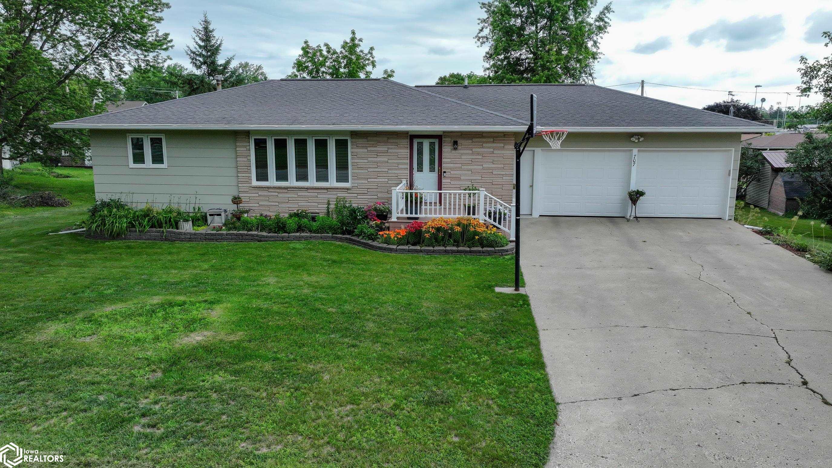 707 9th Ave, Ackley, Iowa image 1