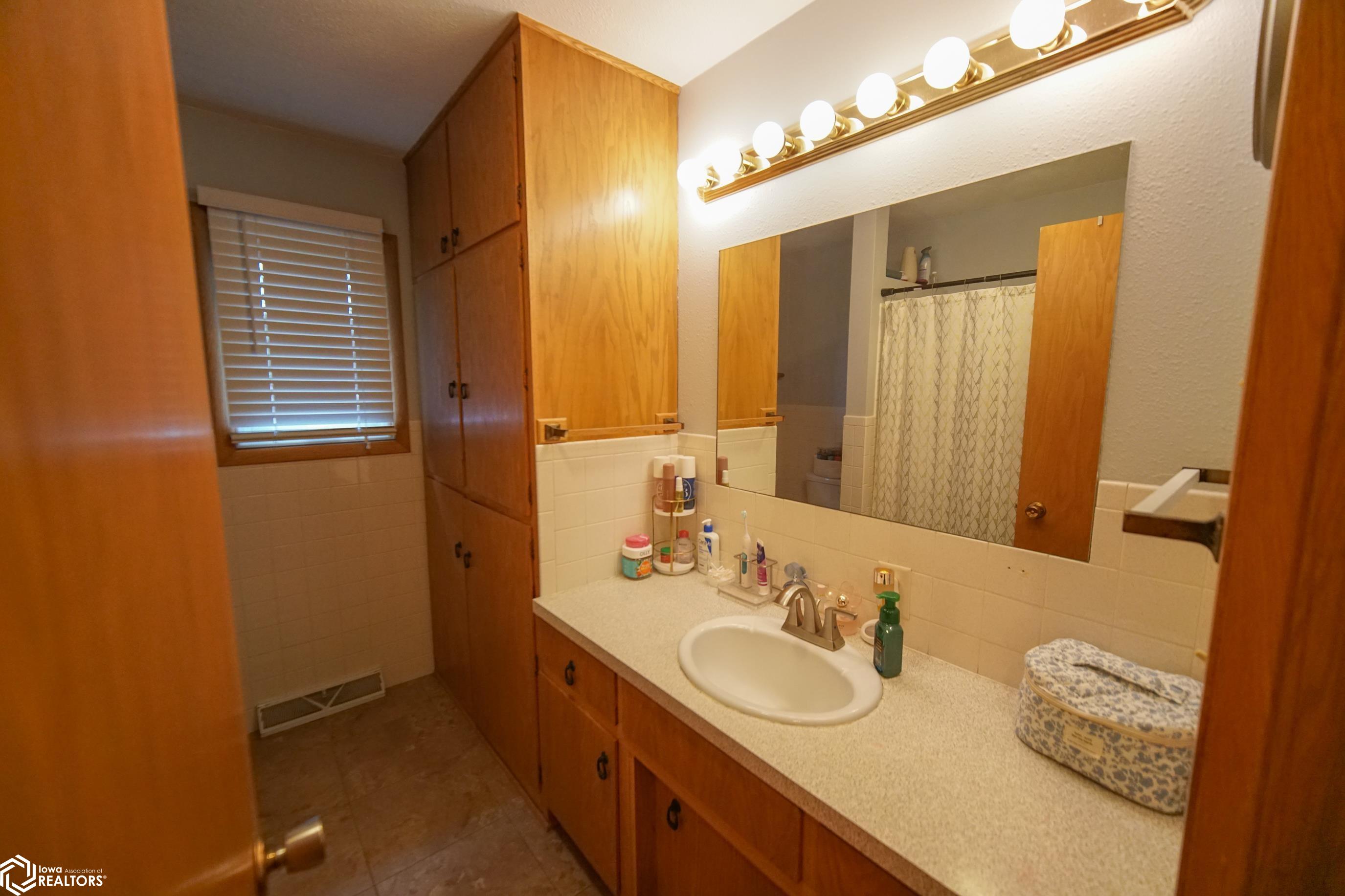 707 9th Ave, Ackley, Iowa image 16