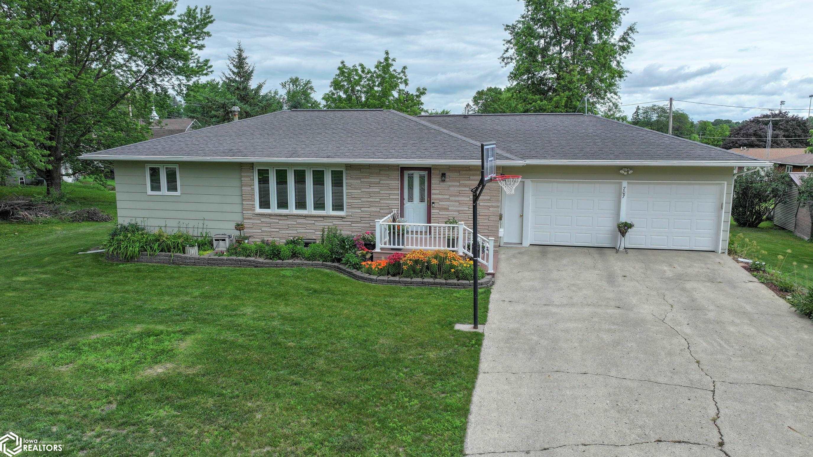 707 9th Ave, Ackley, Iowa image 3