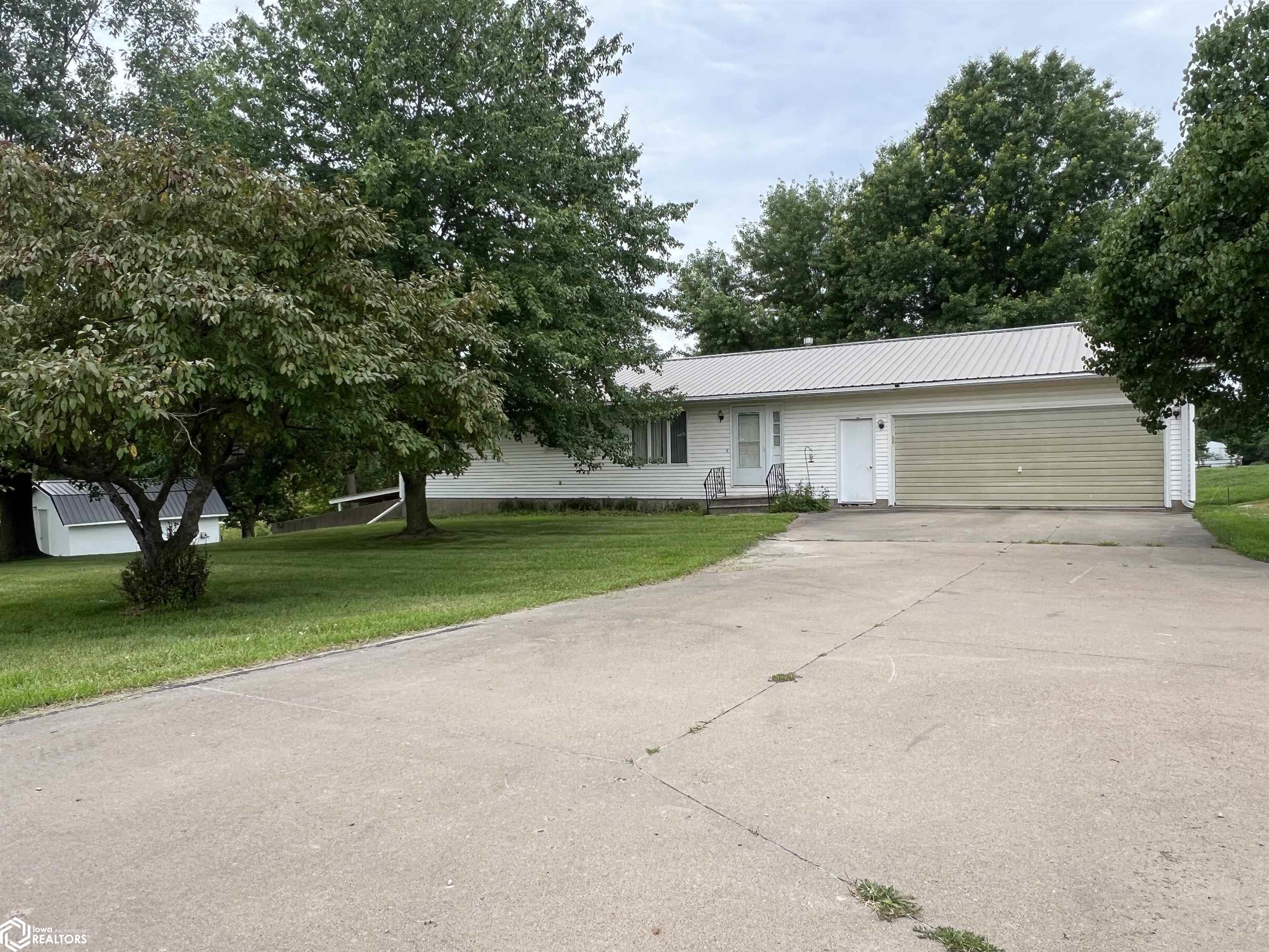 2146 S 32nd Street, Fairfield, Iowa image 2