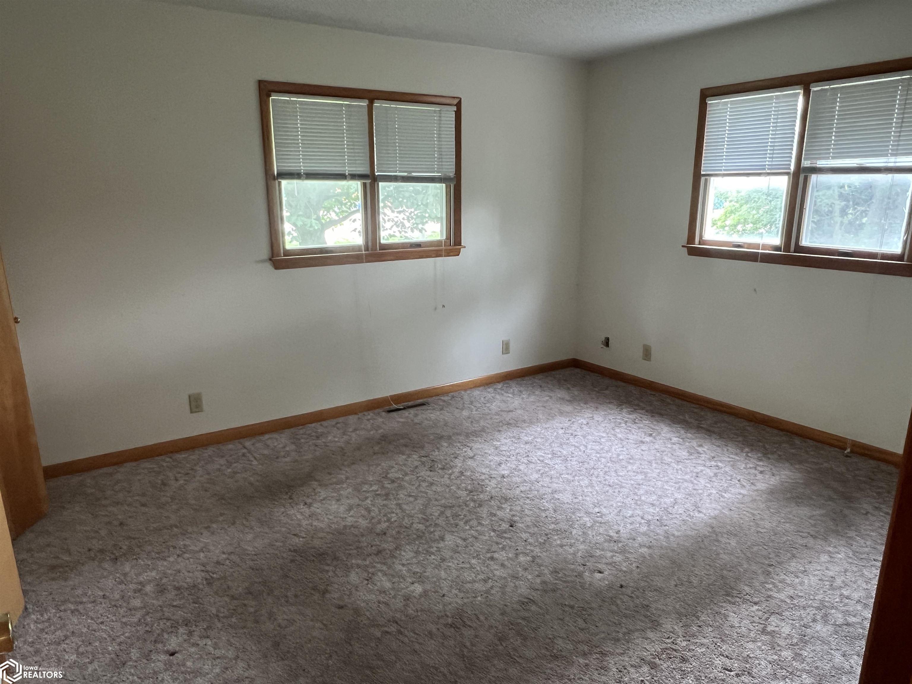 2146 S 32nd Street, Fairfield, Iowa image 11